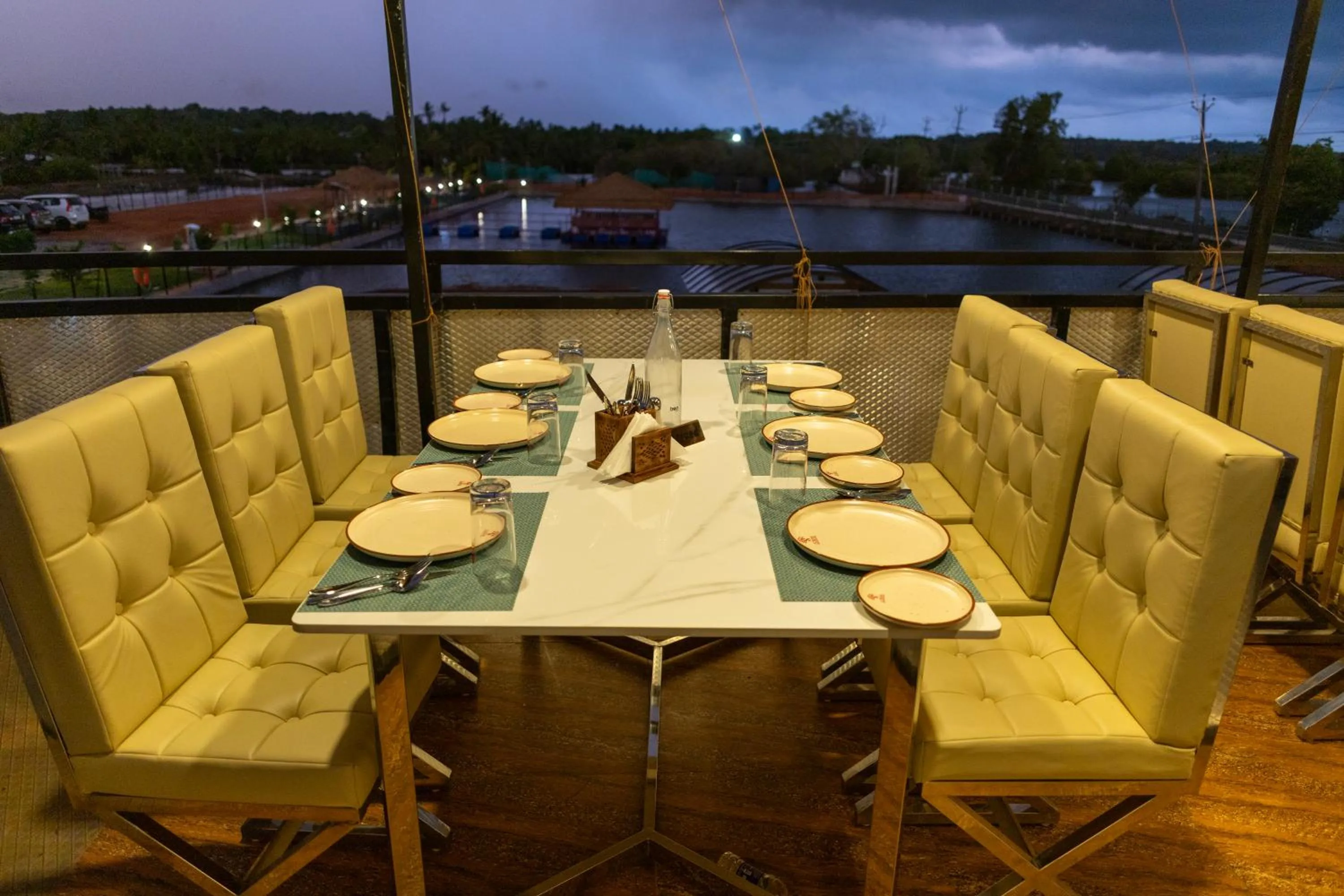 Restaurant/places to eat in S Cross Munroe Island Resort