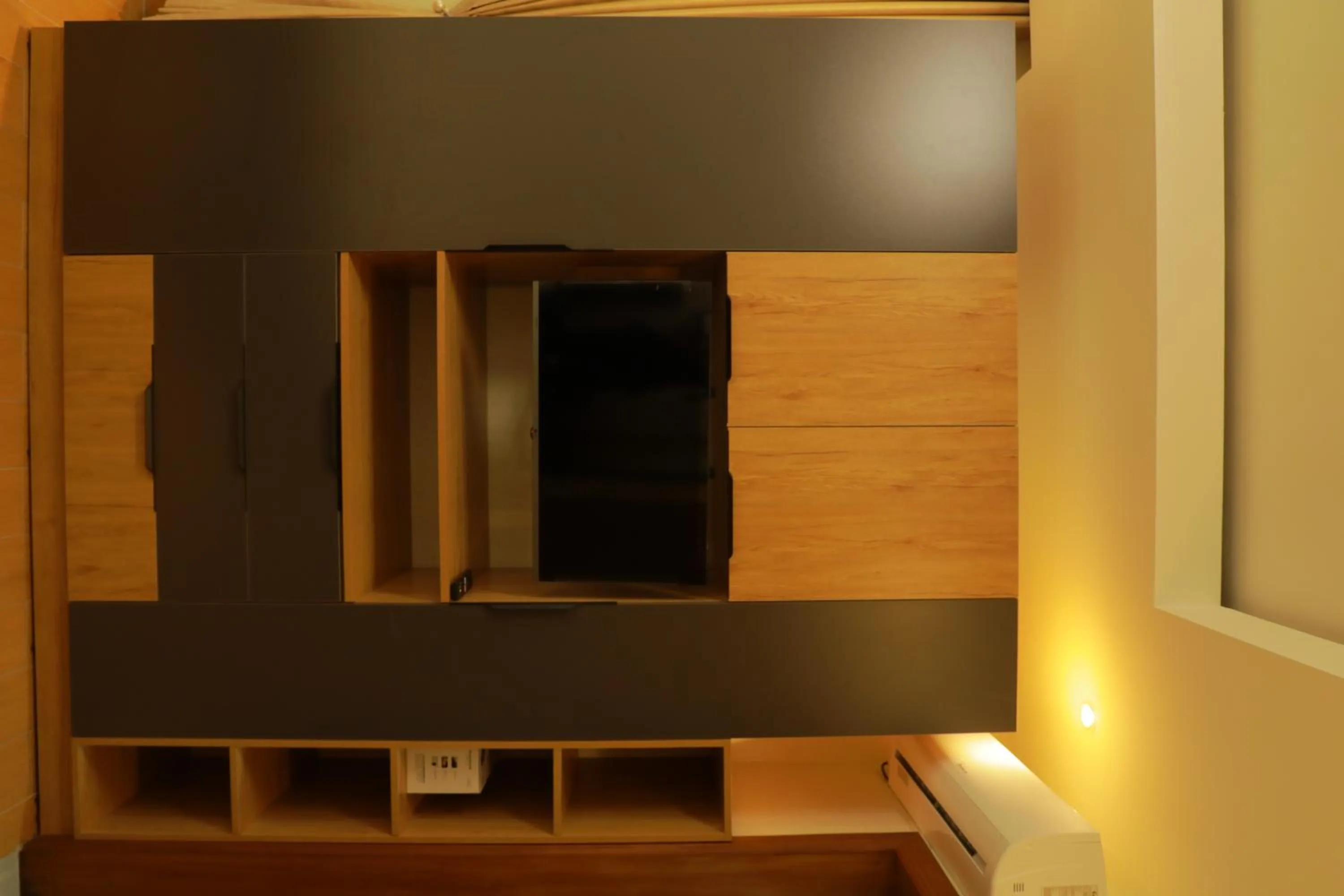 wardrobe in Victory Villa Apartment hotel