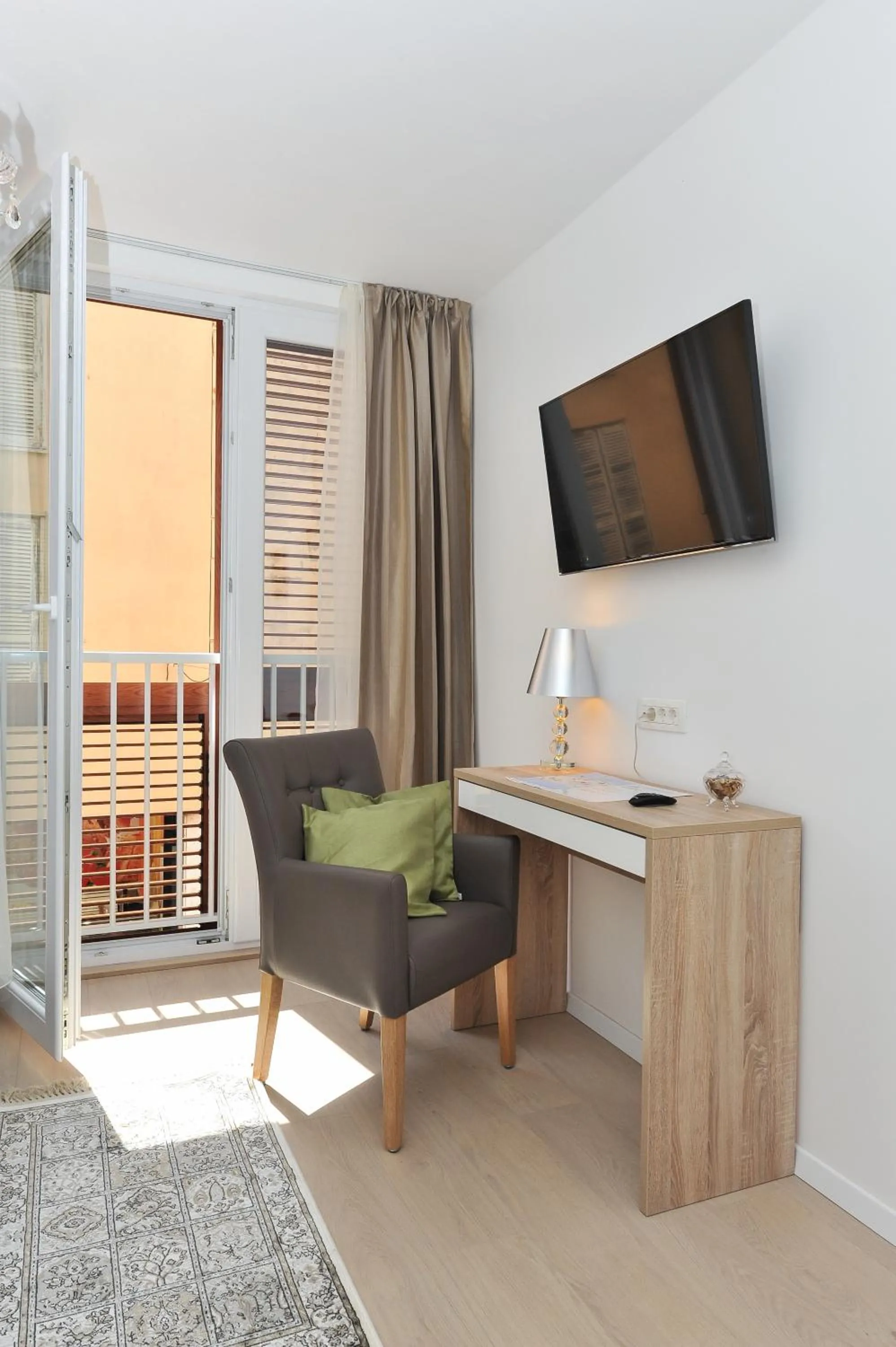 TV and multimedia in Luka Residence Apartments