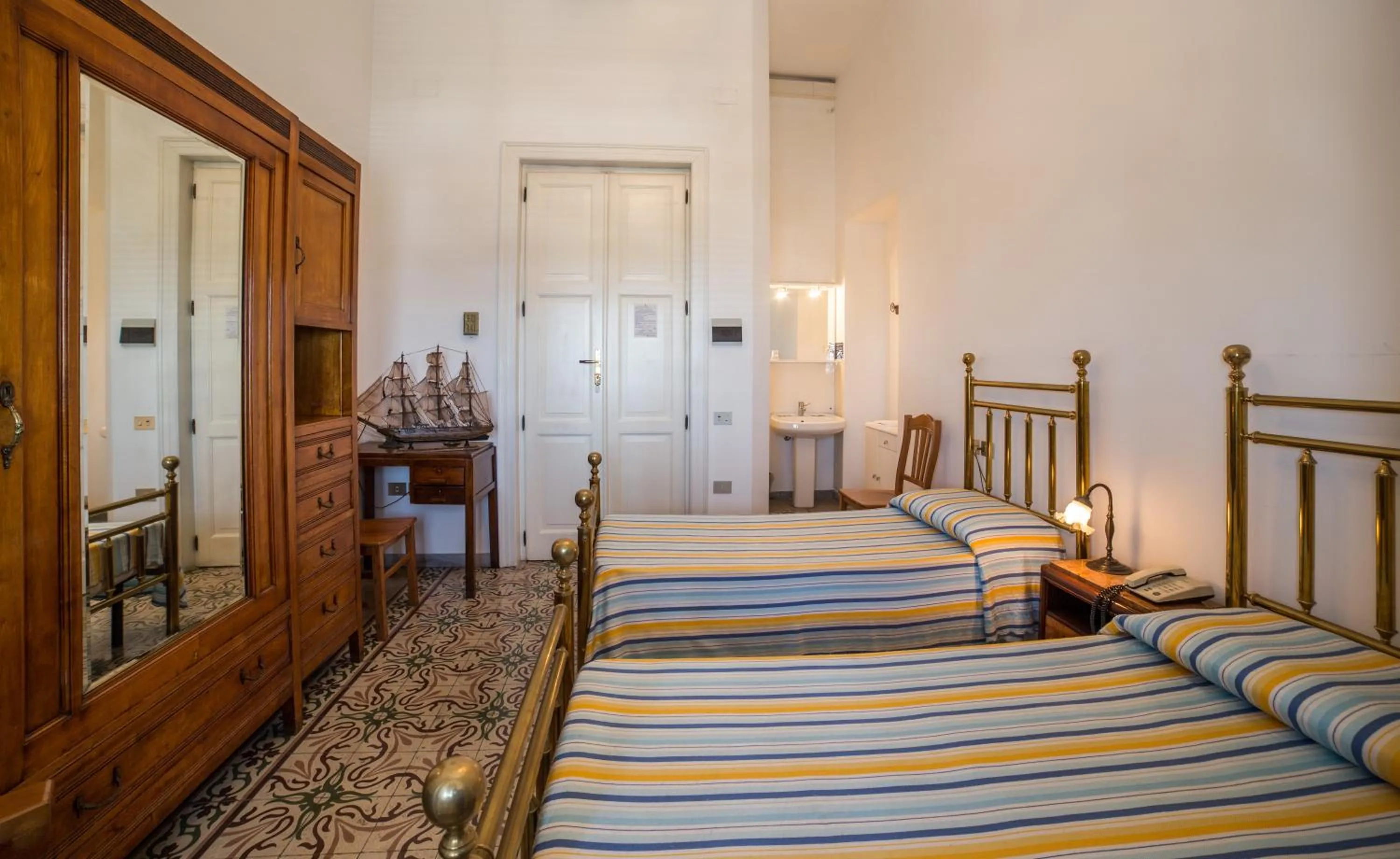 Other, Bed in Hotel AeR BJ Vittoria