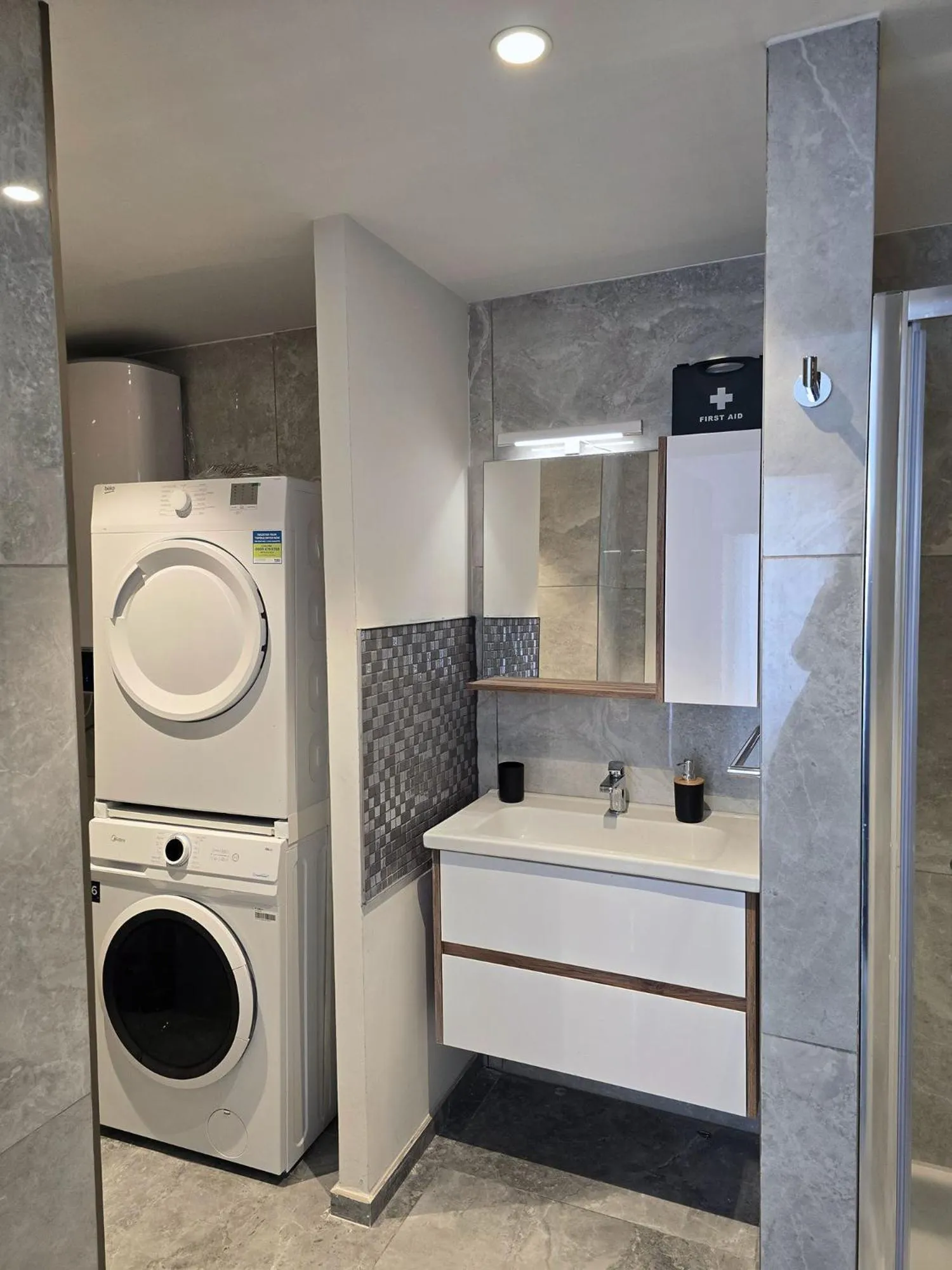 Bathroom in Mercury Suites - Skydream Getaways