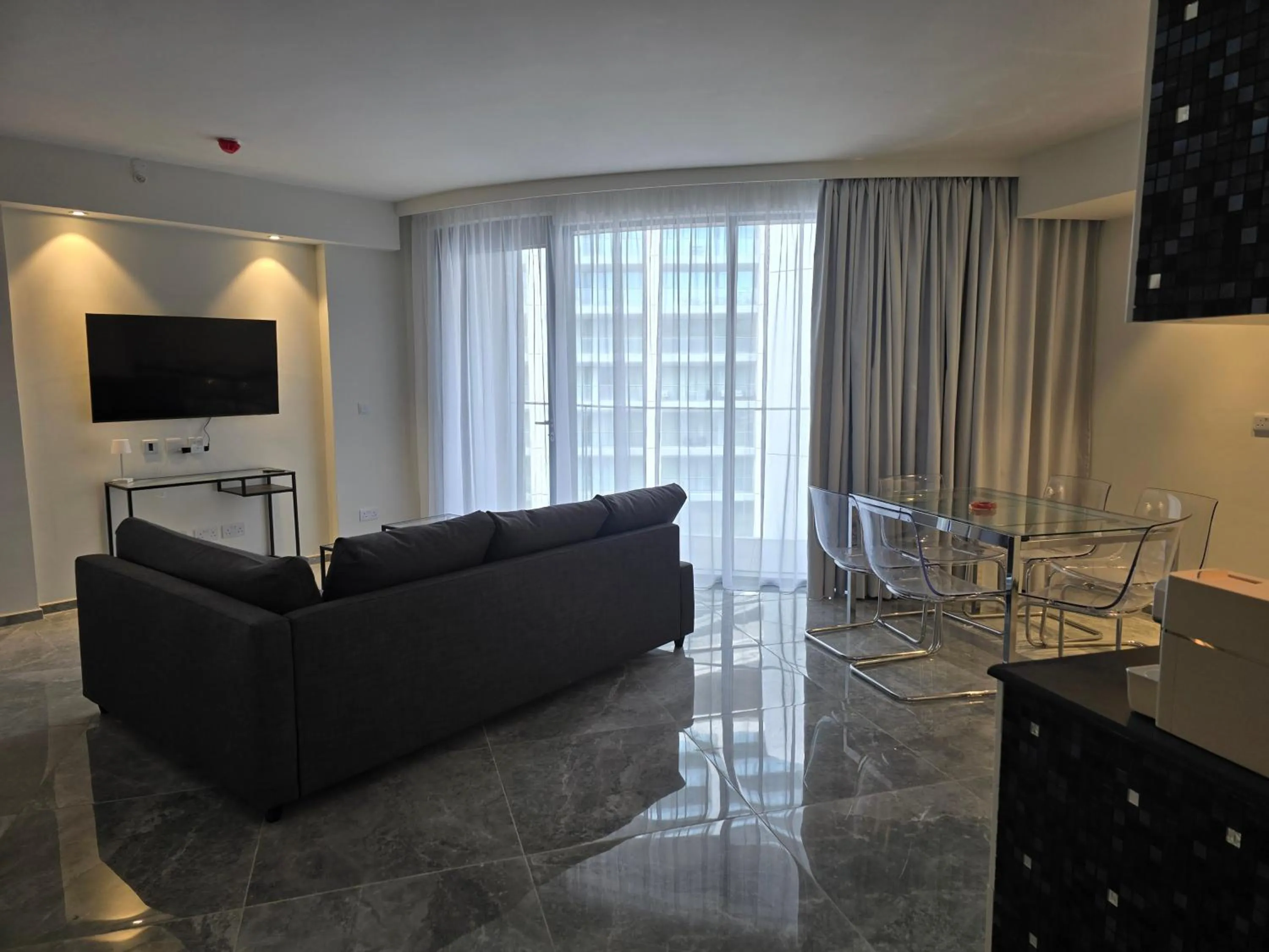 Communal lounge/ TV room in Mercury Suites - Skydream Getaways