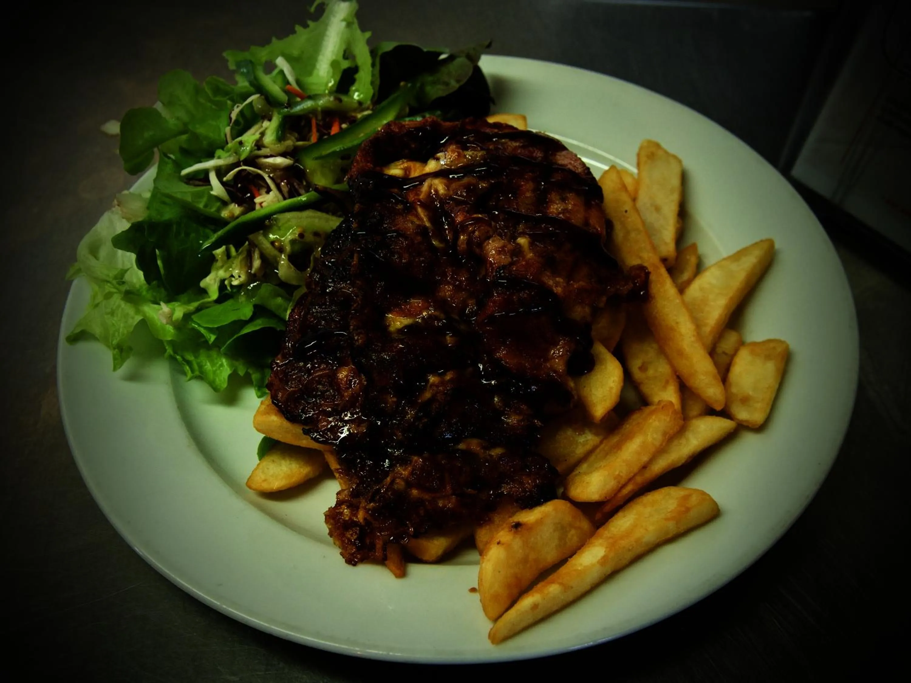 Food in Rod 'N' Reel Hotel Motel Woodburn