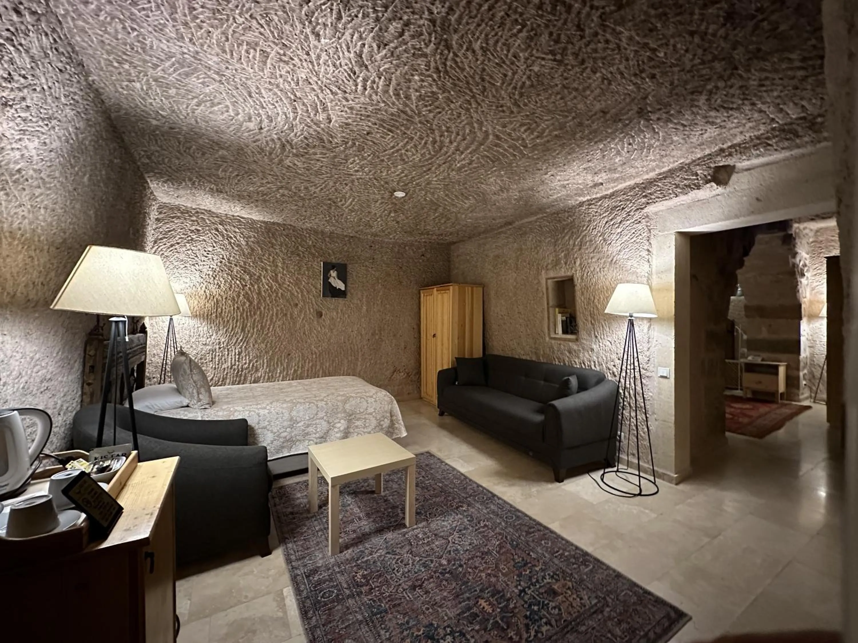 Living room, Bed in Kistar Cave Hotel