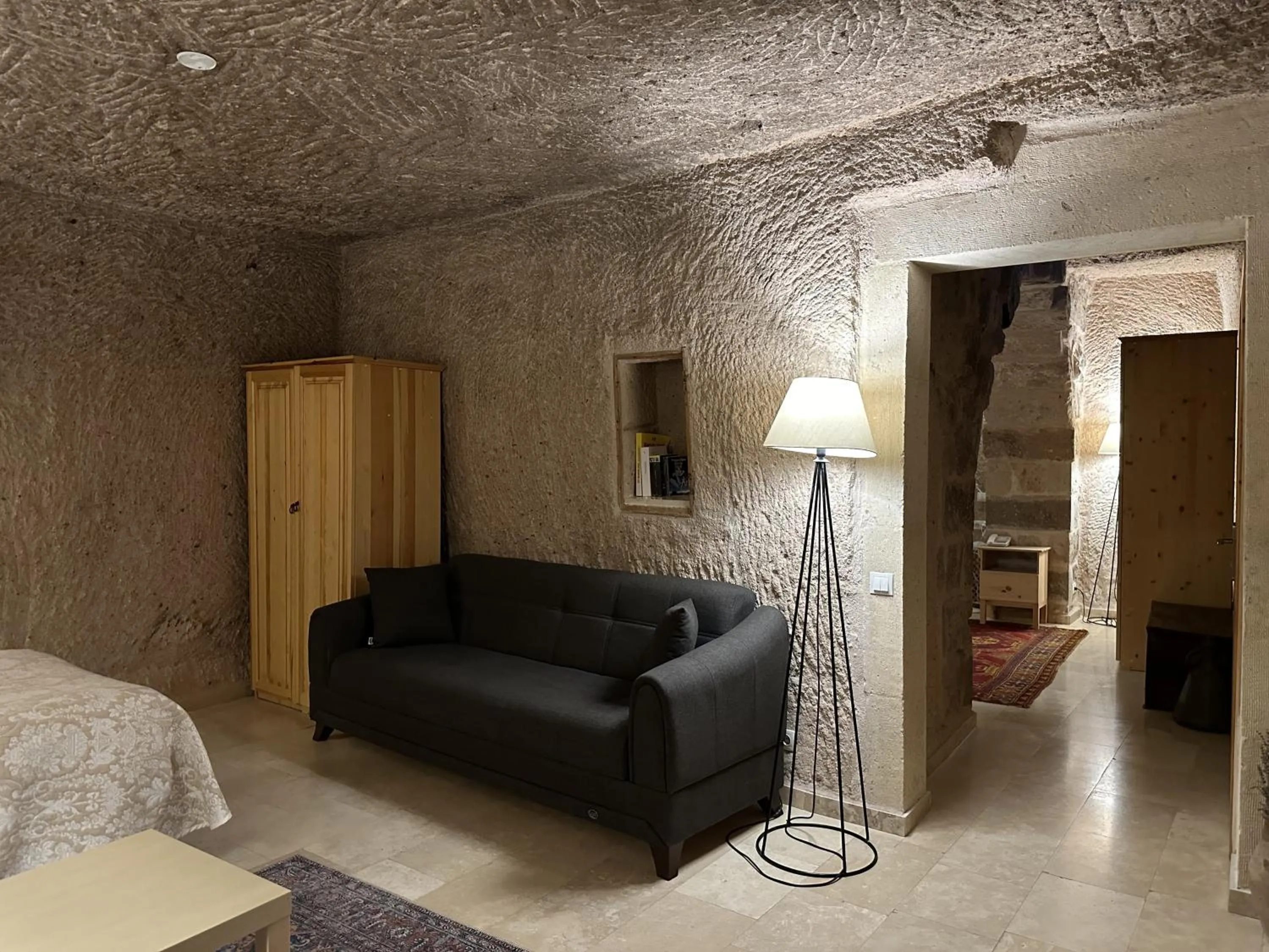 Seating area, Bed in Kistar Cave Hotel