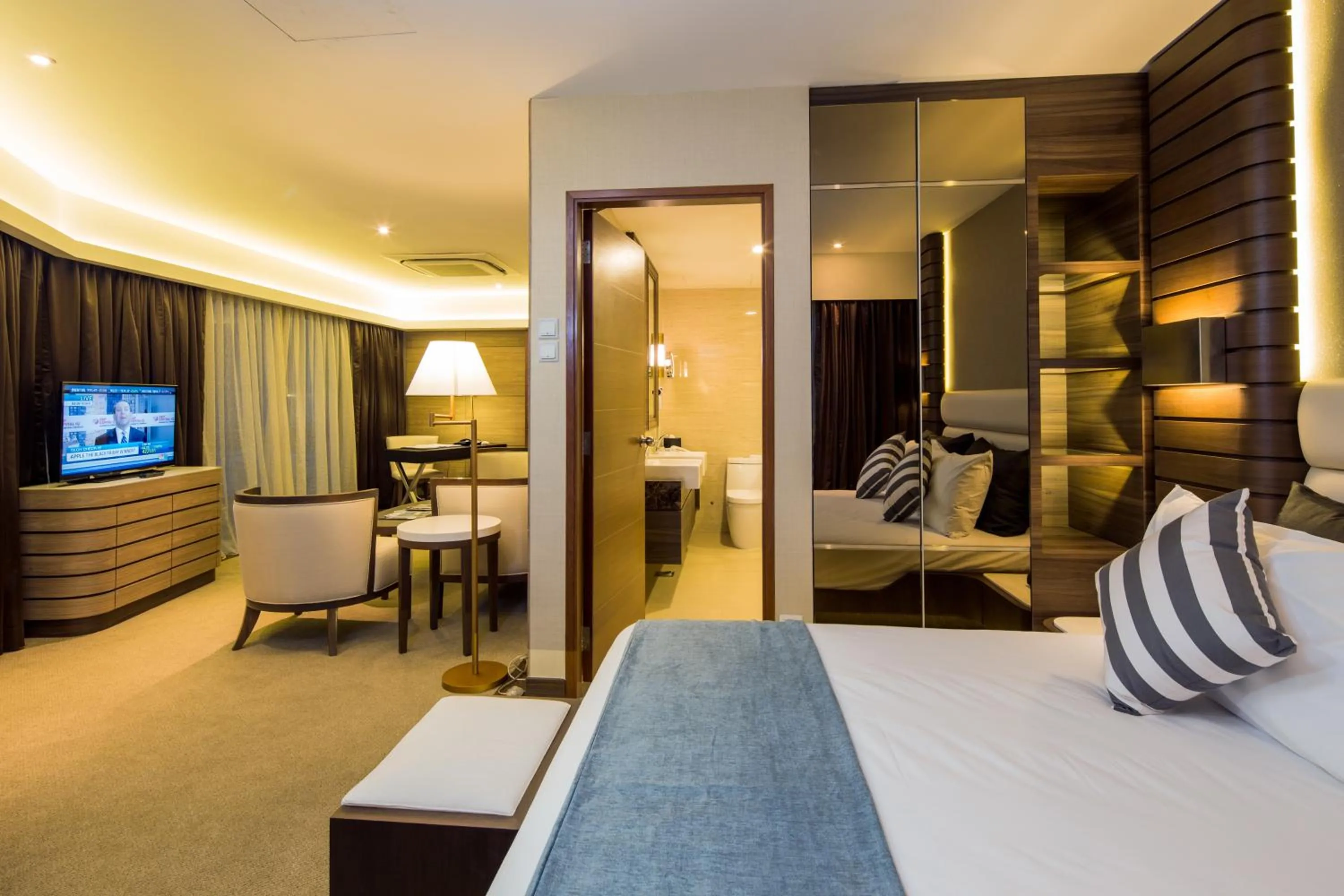 Living room, Bed in Republic of Singapore Yacht Club