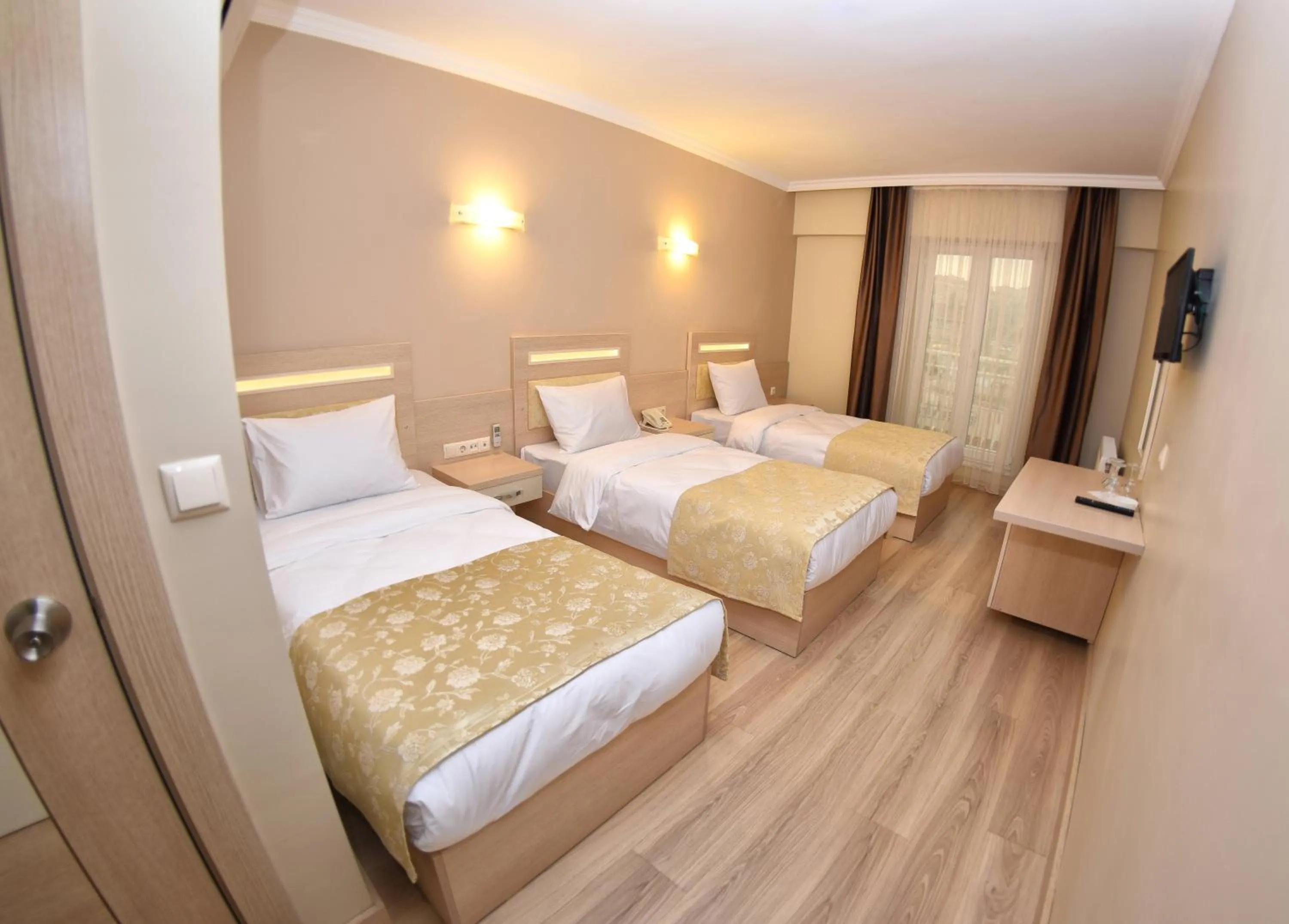 Photo of the whole room, Bed in Sonerbey Otel