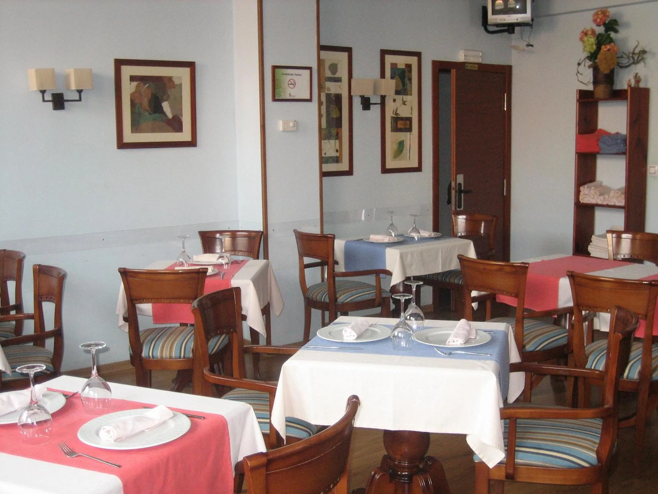Restaurant/places to eat in Hotel Santiago