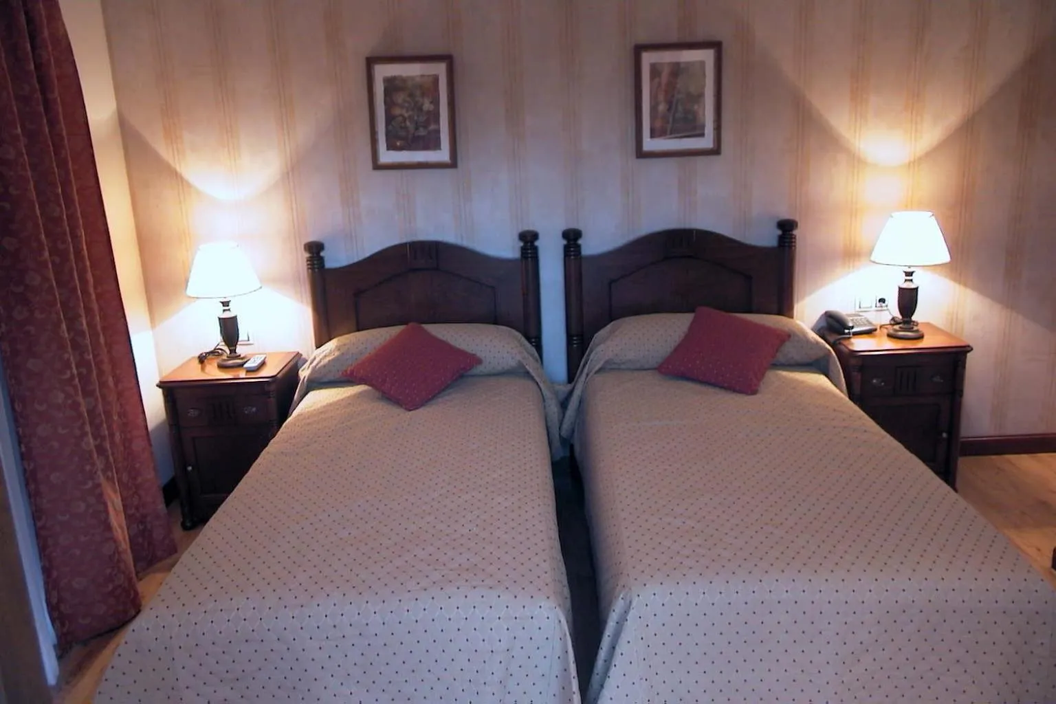 Photo of the whole room, Bed in Hotel Santiago