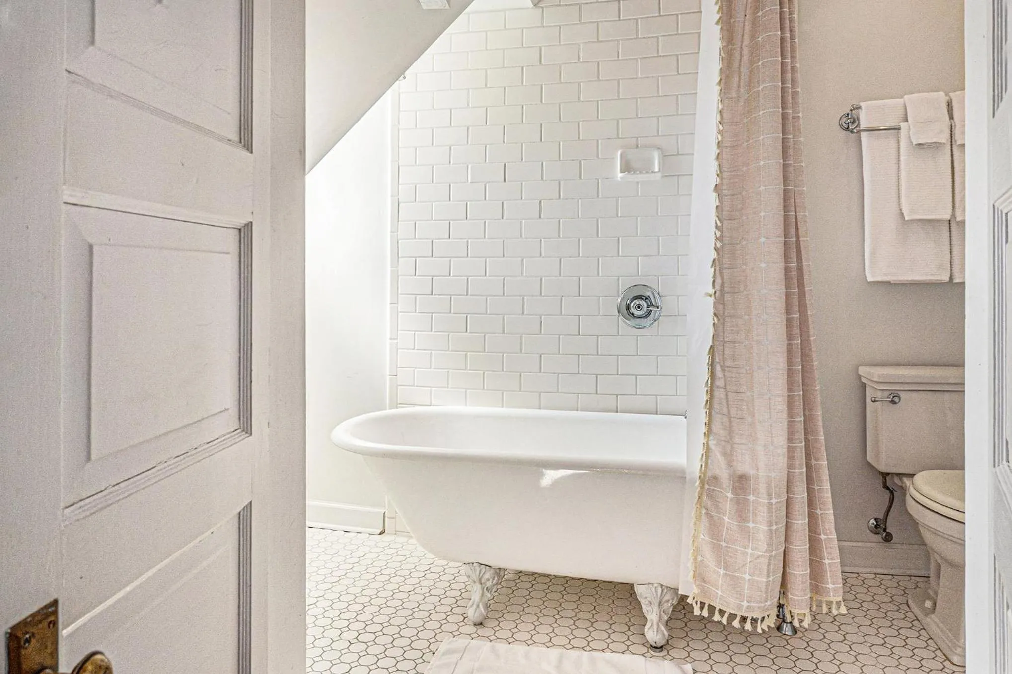 Bathroom in Hassinger Daniels Guest House