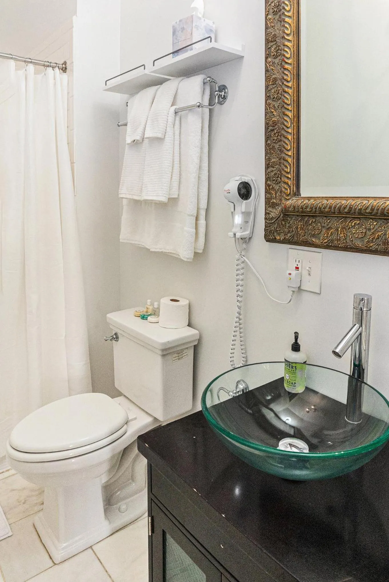 Bathroom in Hassinger Daniels Guest House