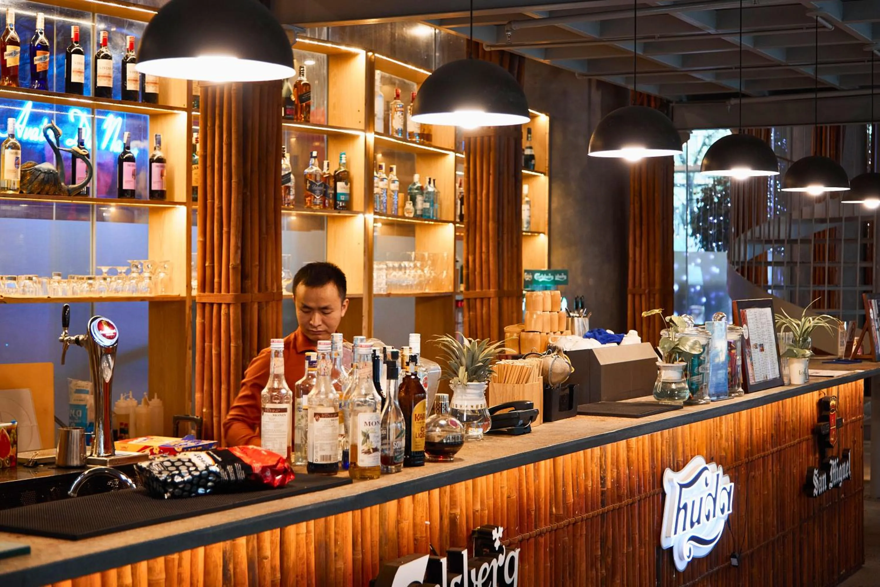 Restaurant/places to eat in Avatar Danang Hotel