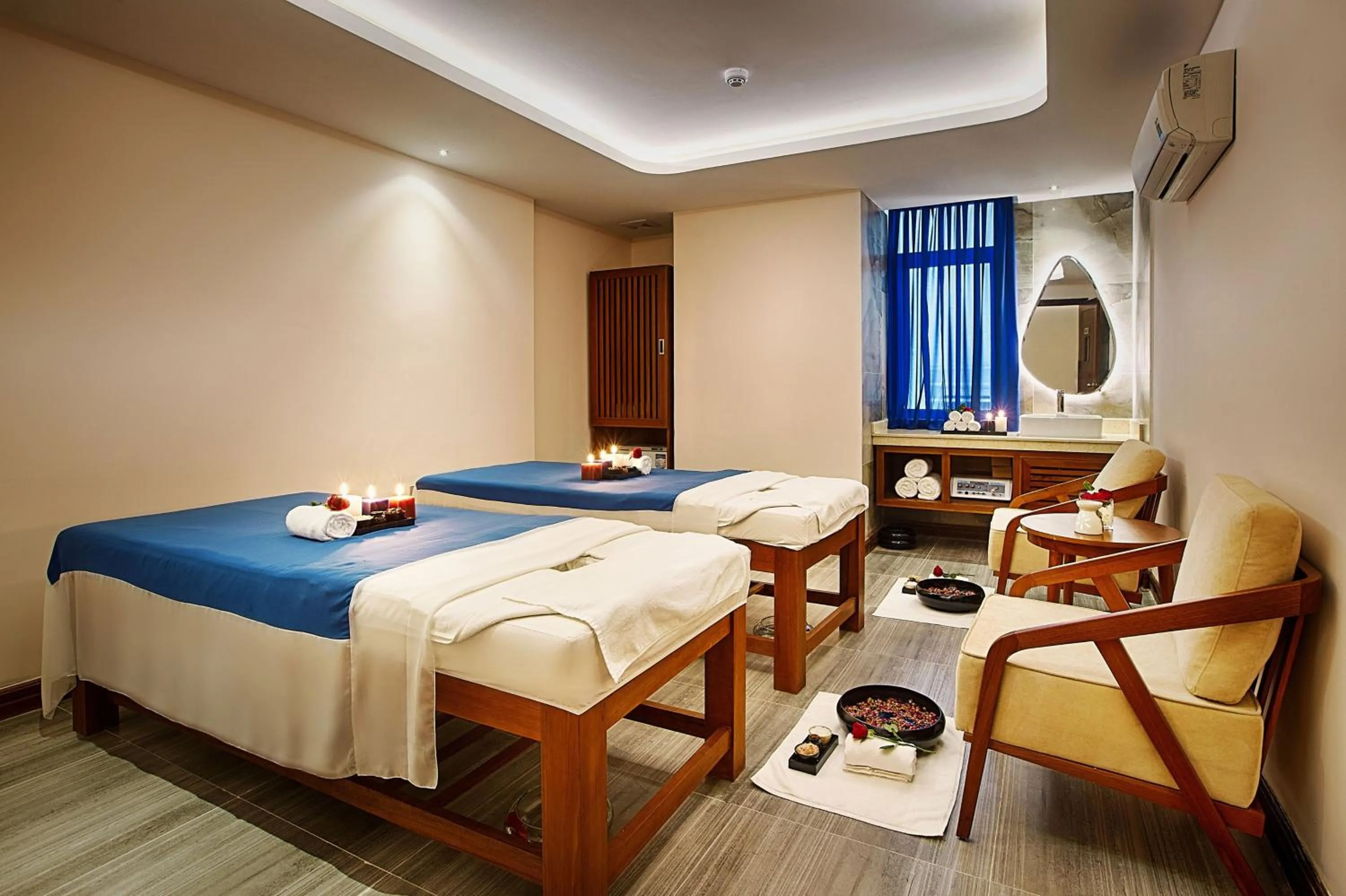 Photo of the whole room, Bed in Avatar Danang Hotel