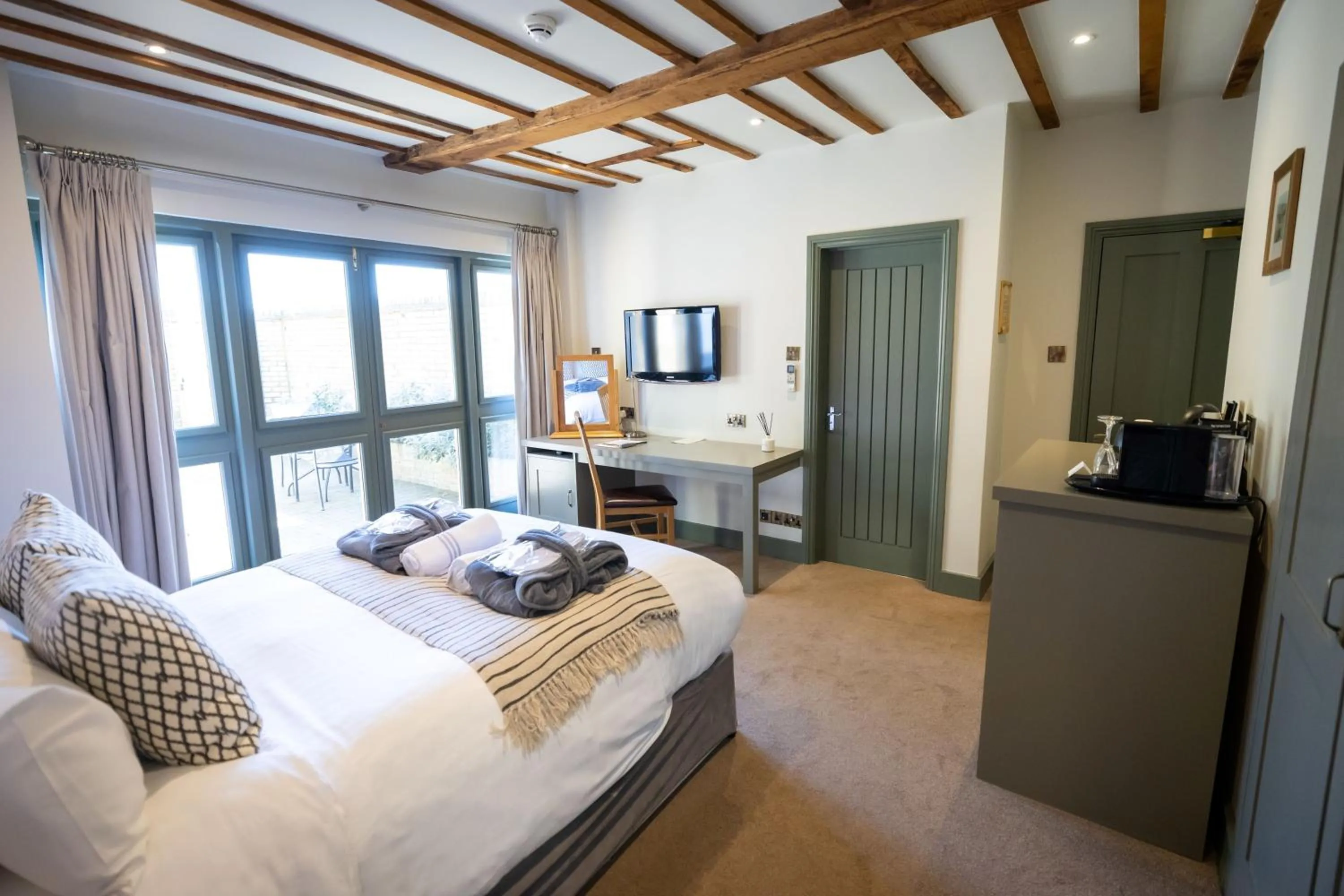 View (from property/room), Bed in Tewinbury Farm Hotel