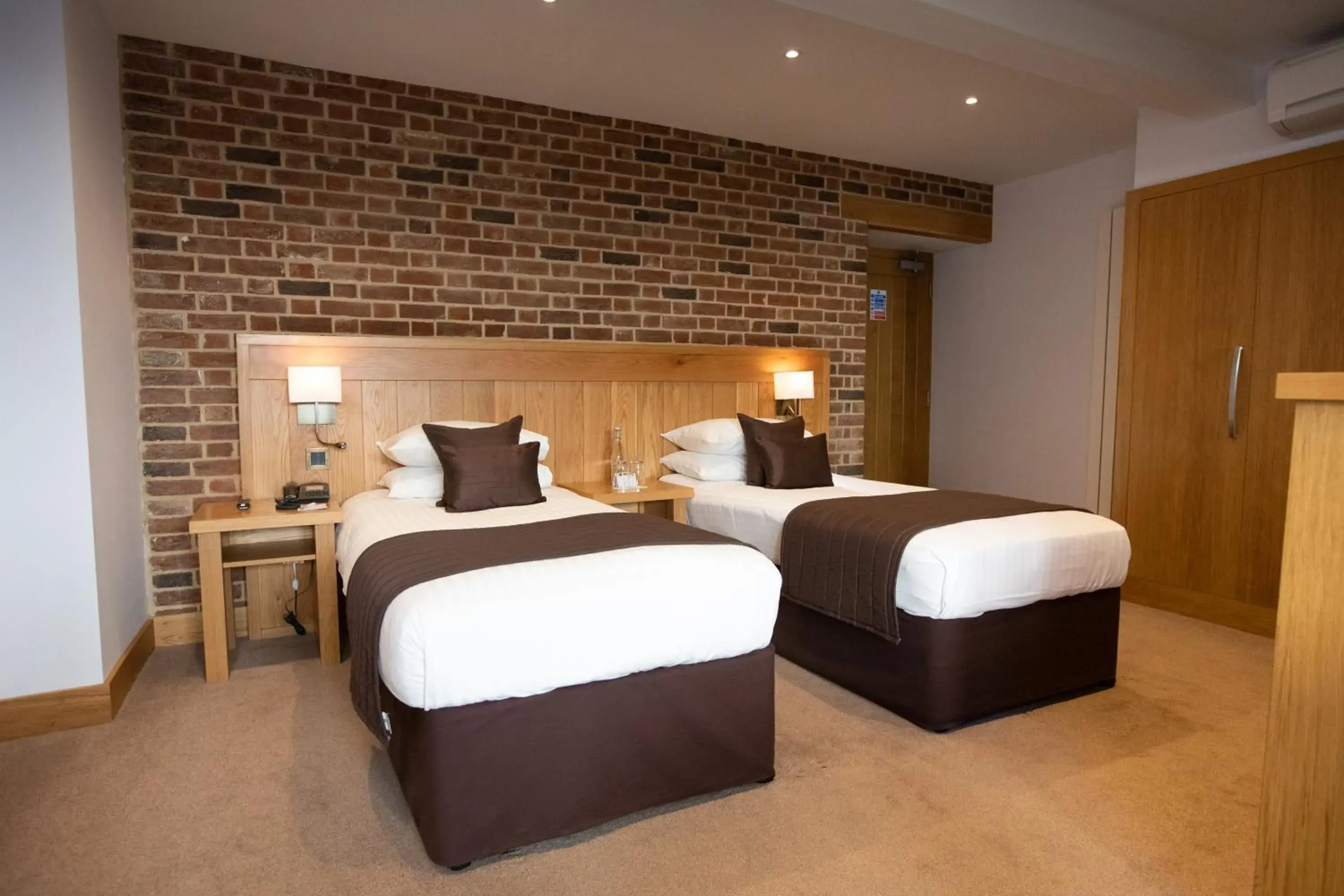 Generous Twin in Tewinbury Farm Hotel Generous Twin in Tewinbury Farm Hotel