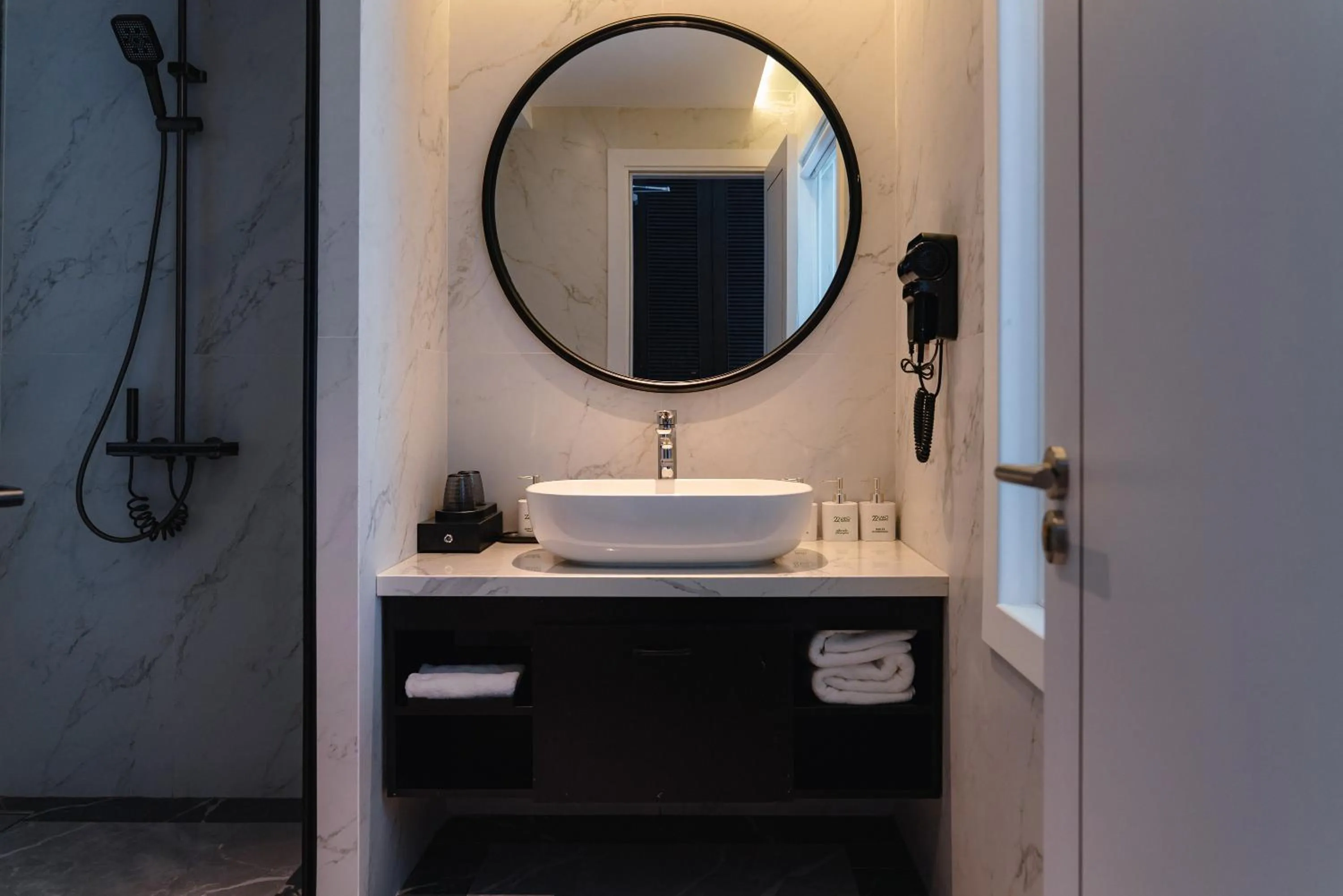 Shower in Cloud 22Land hotel