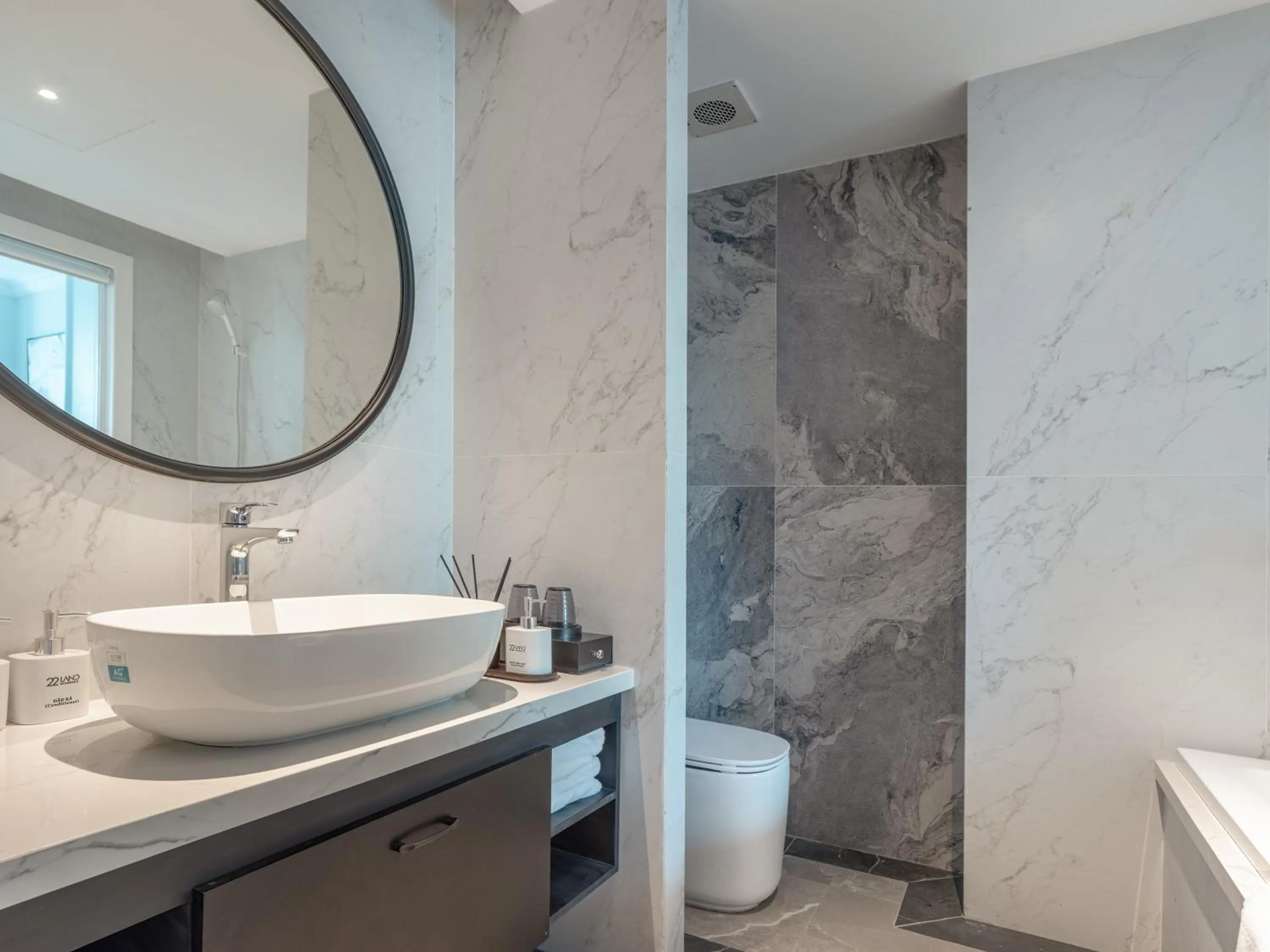 Shower in Cloud 22Land hotel