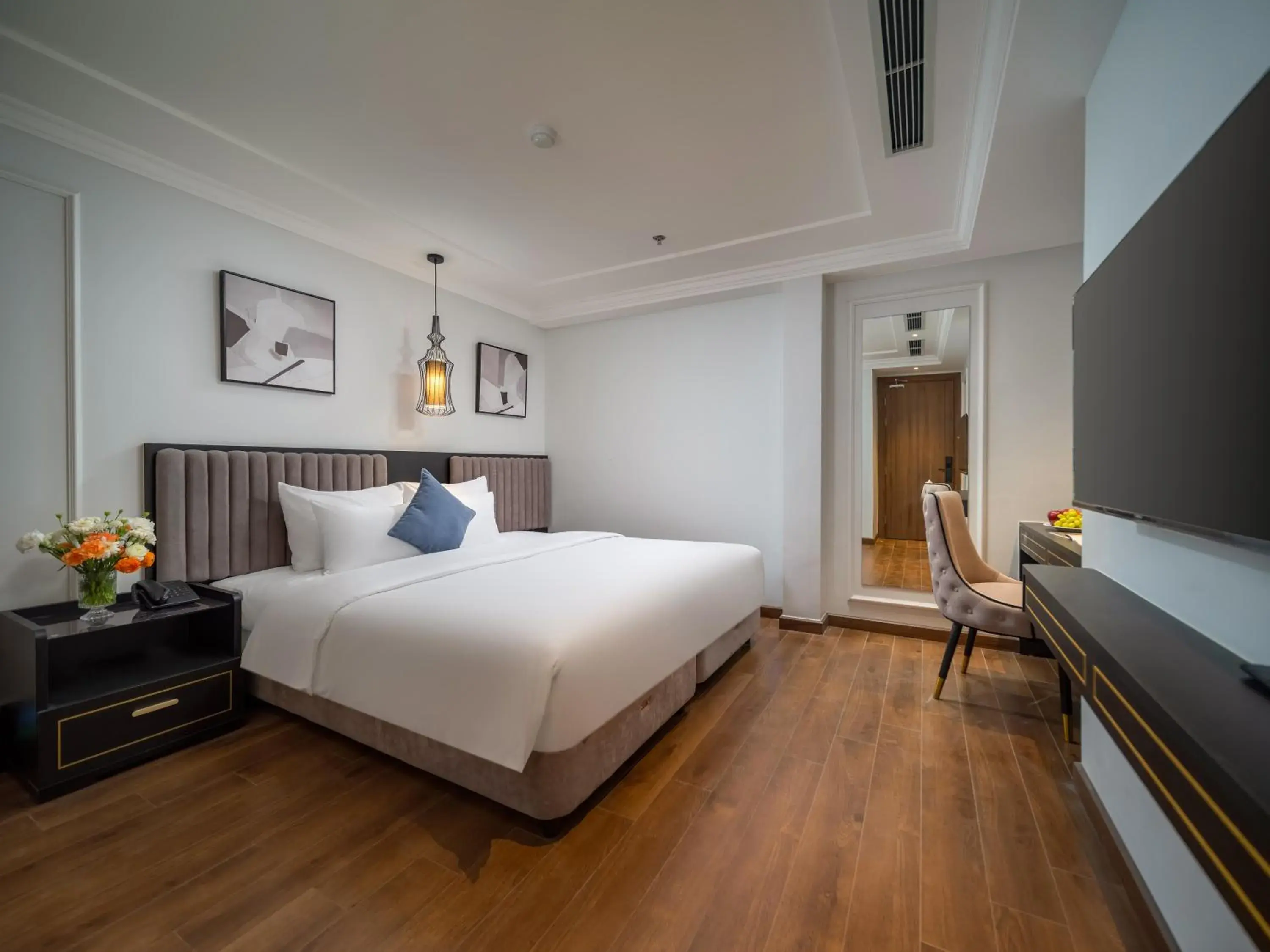 Deluxe King Room - single occupancy in Cloud 22Land hotel Deluxe King Room - single occupancy in Cloud 22Land hotel