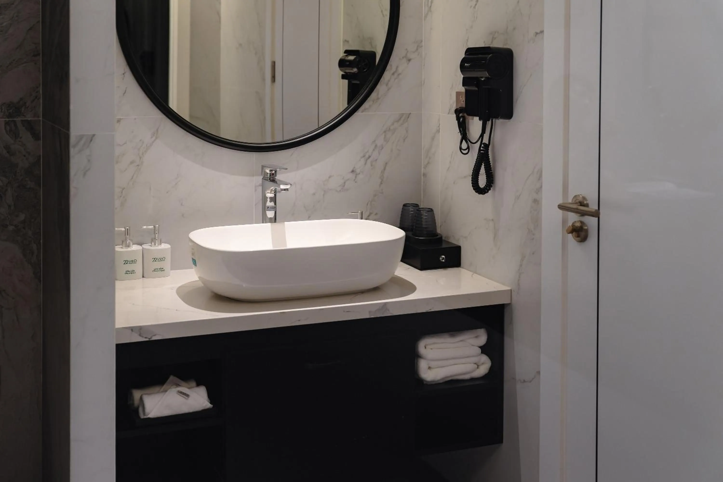 Shower in Cloud 22Land hotel