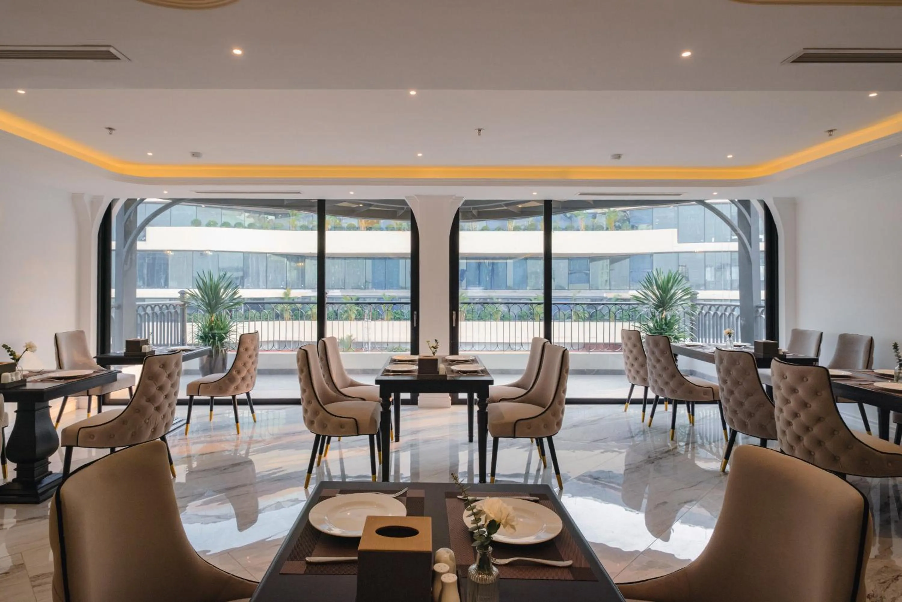 Restaurant/places to eat in Cloud 22Land hotel