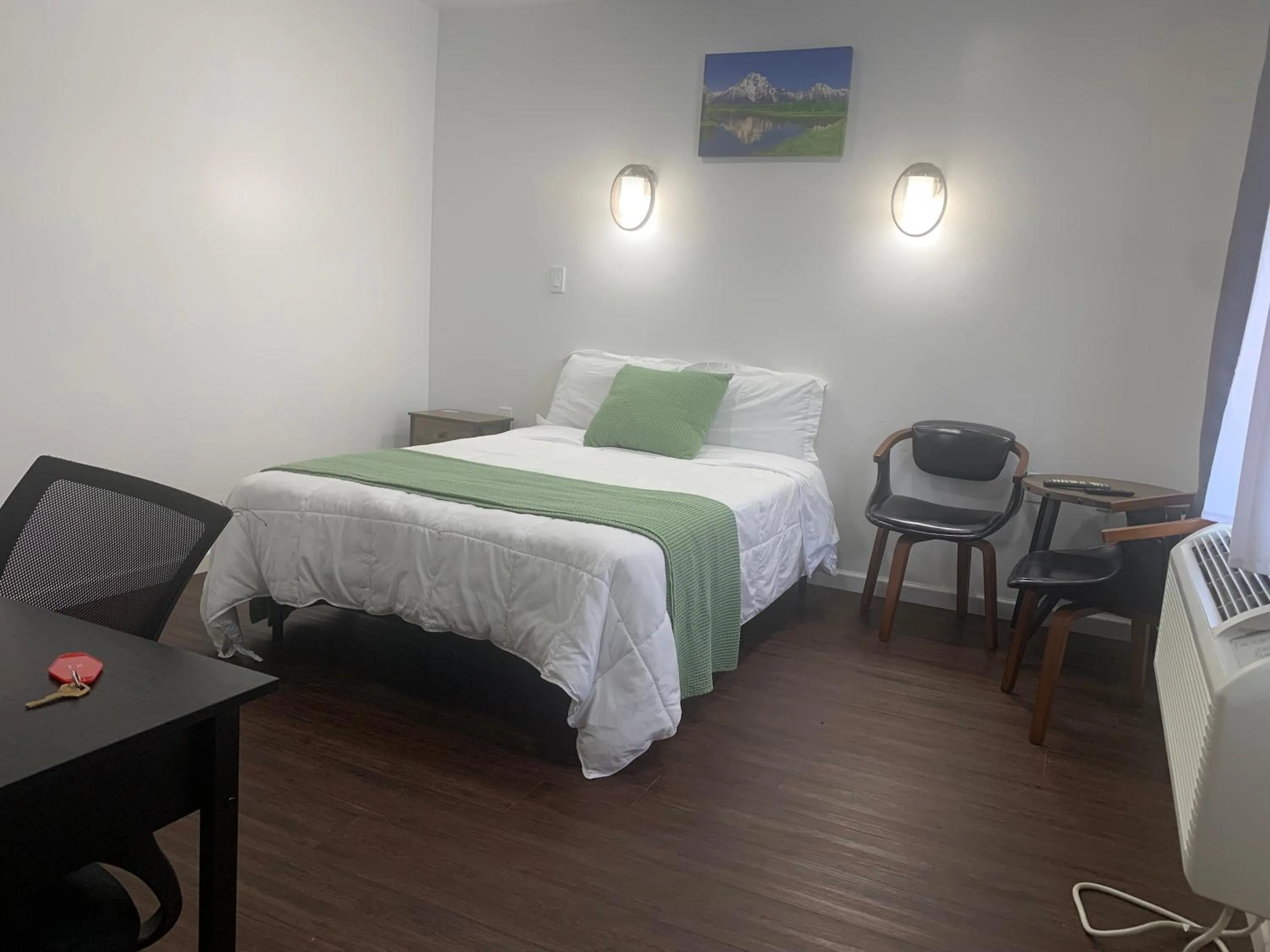Large Single Room in Gatehouse Motel