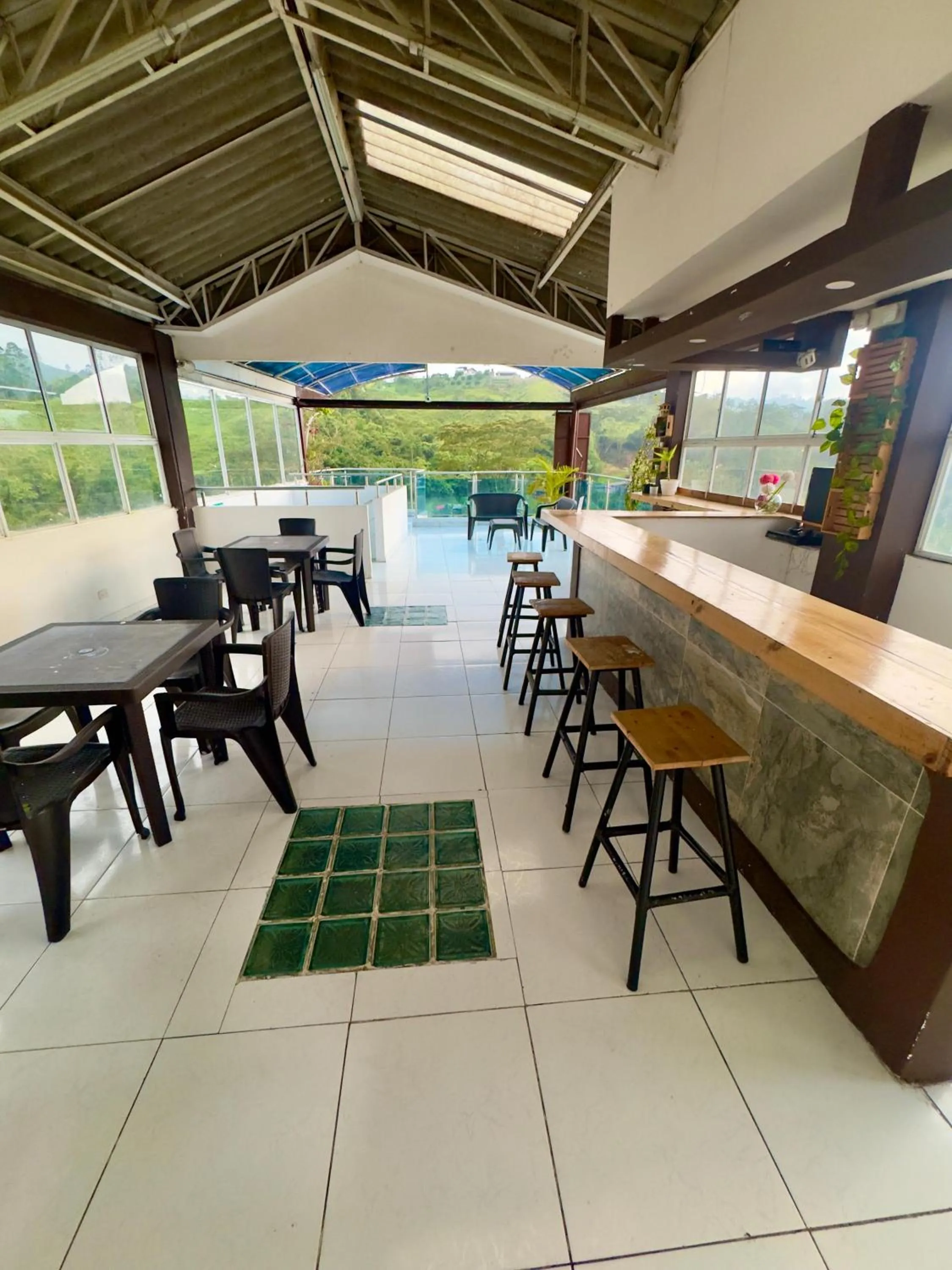 Restaurant/places to eat in Hotel Blue