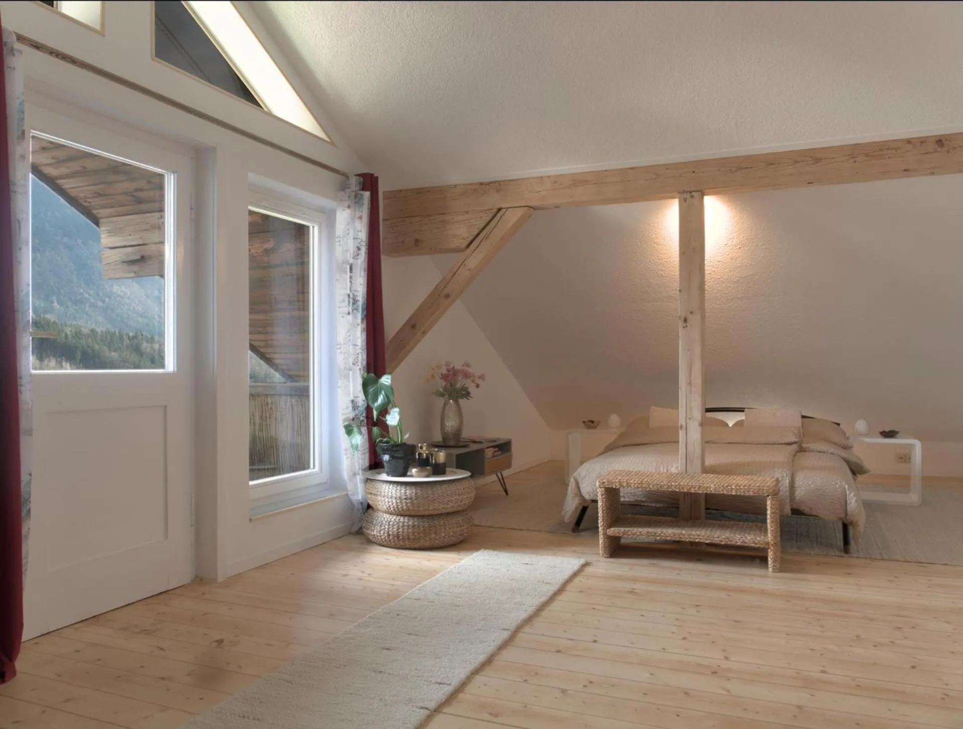 Bed in Apartment - Sleeps 3 - Balcony - Garden