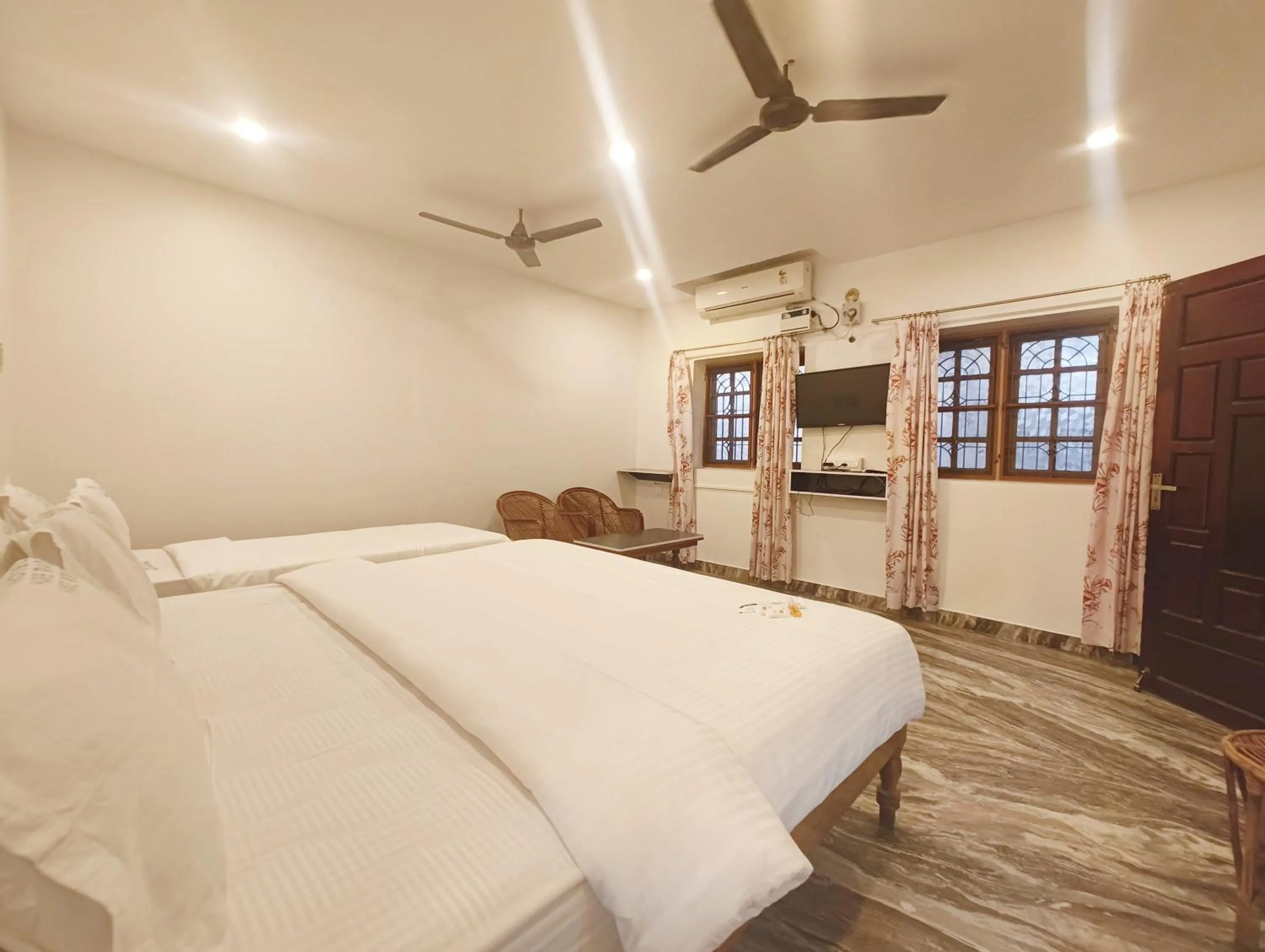 TV and multimedia, Bed in Hare Rama Hare Krishna - EESHA Hotel