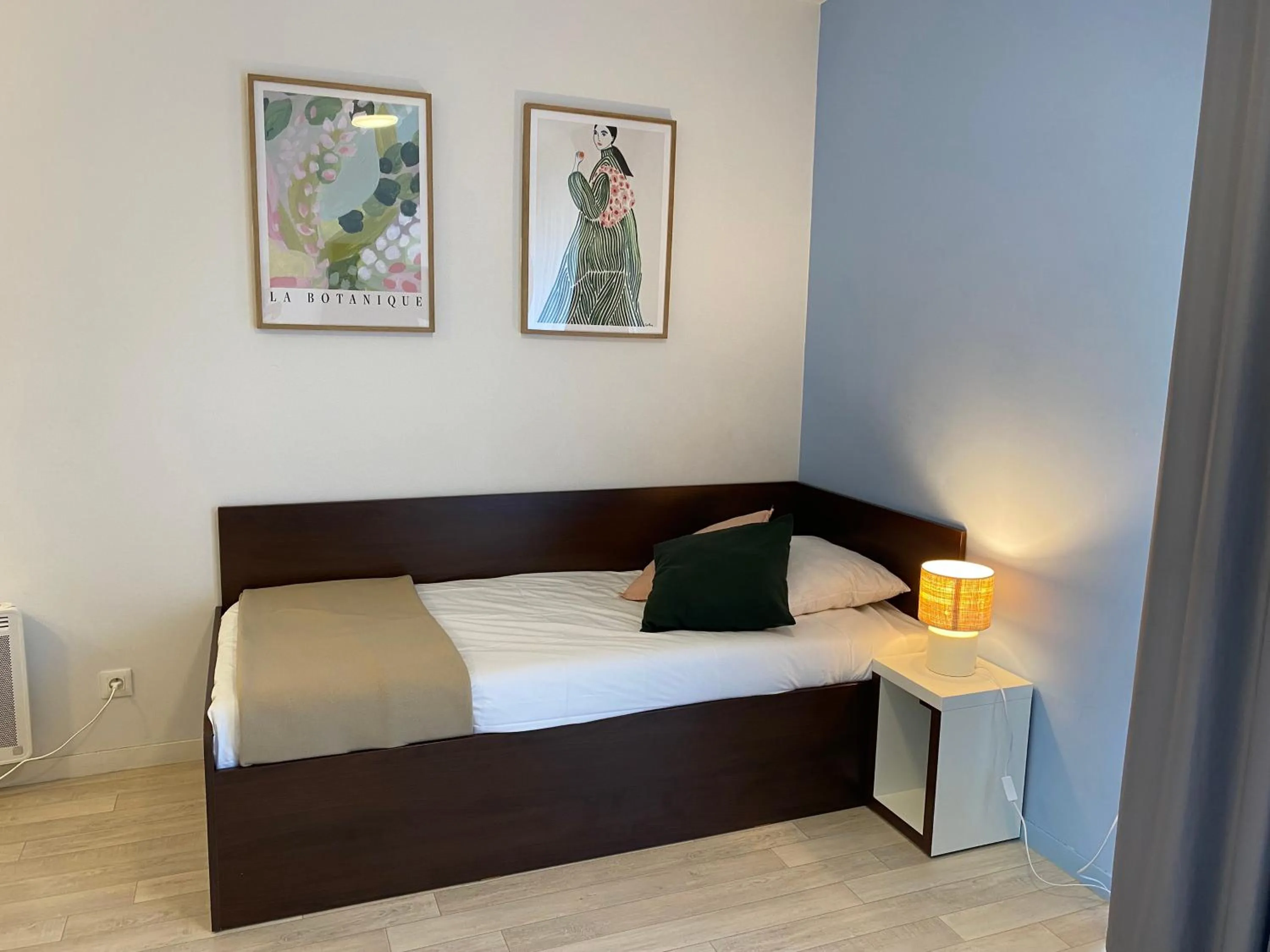 Bed in Apparteo Nantes