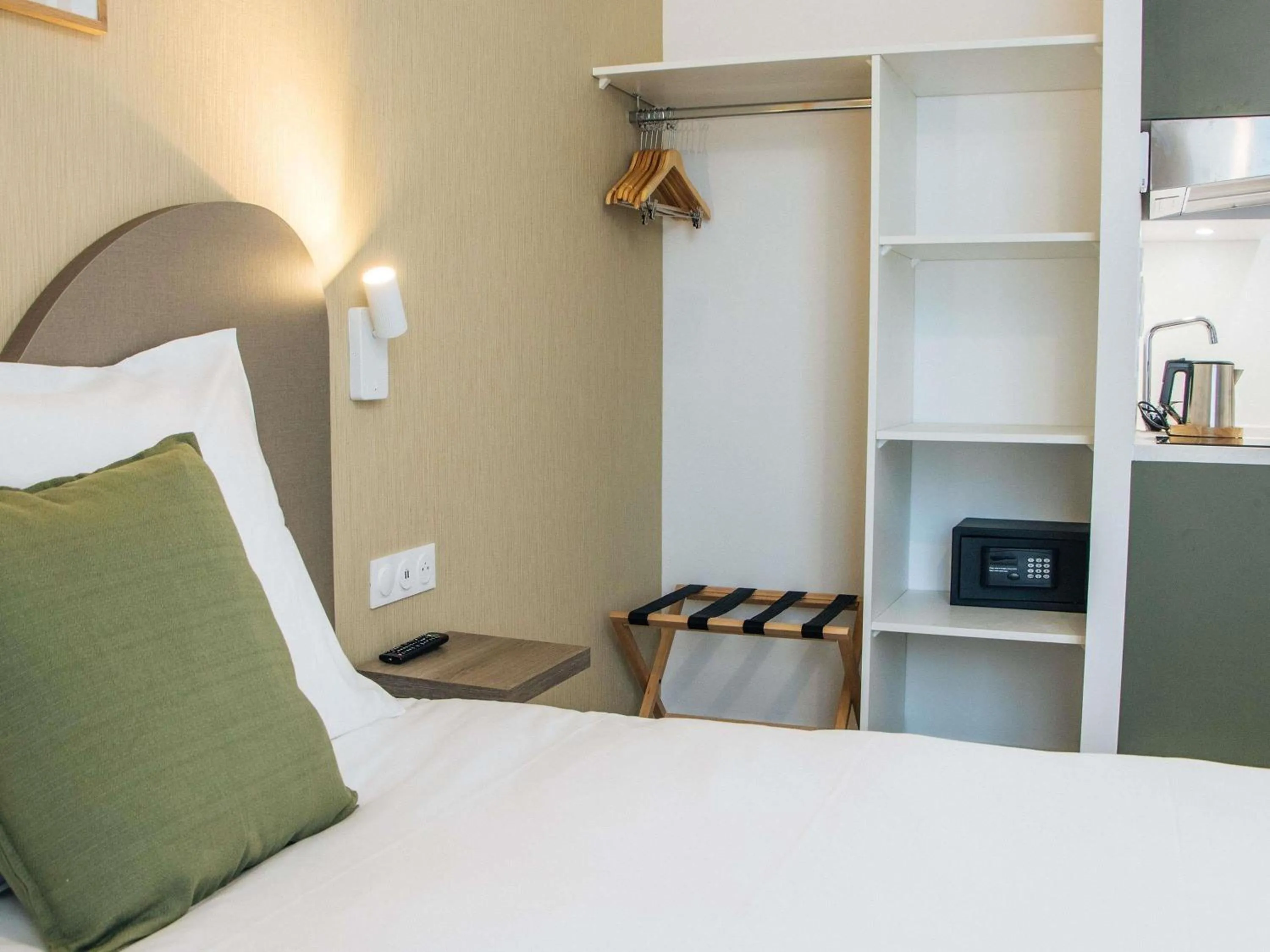 Bedroom, Bed in Adagio Access Bordeaux Sud Pessac