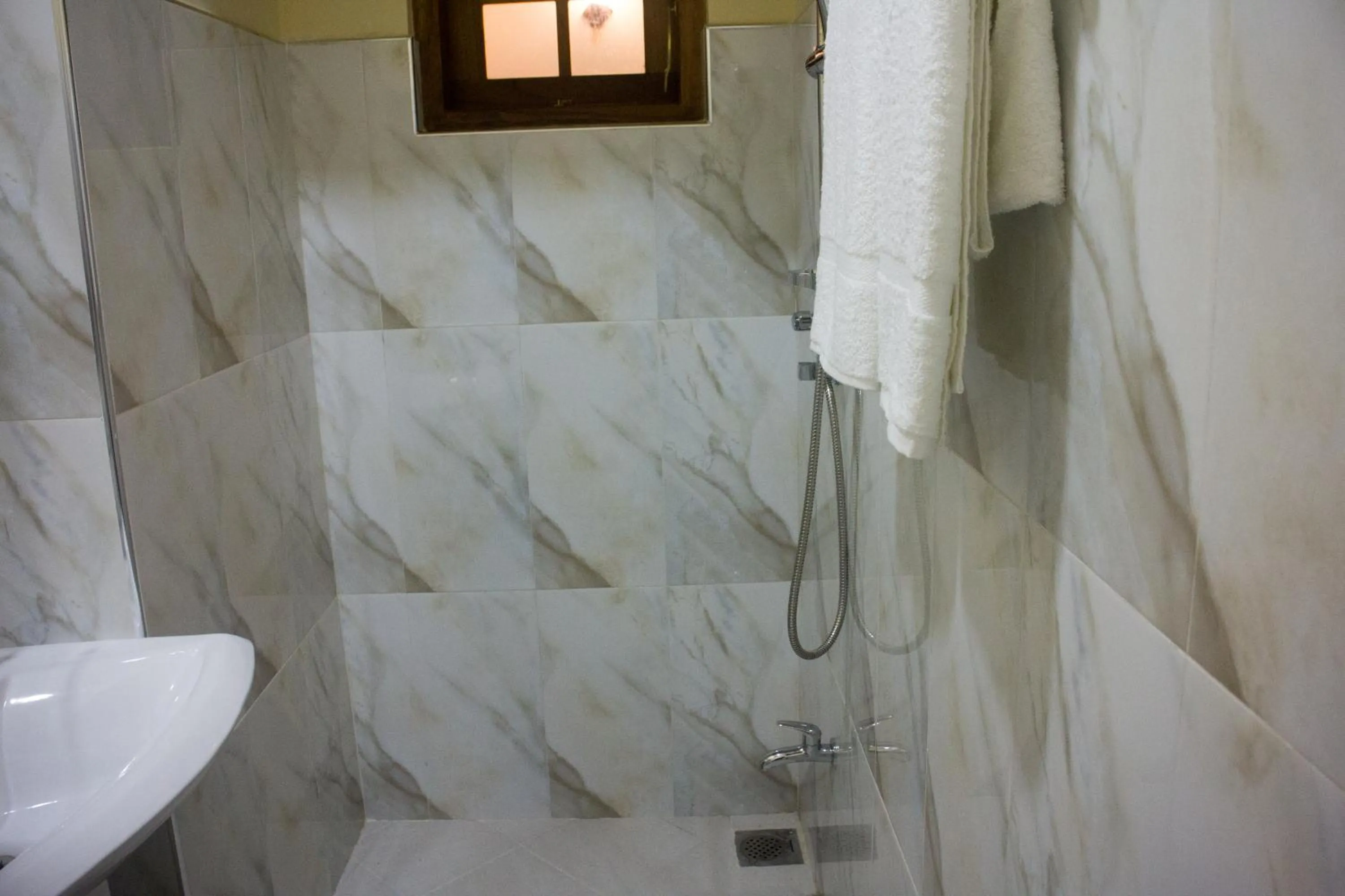 Bathroom in Hotel Mount Valley & Yala Safari