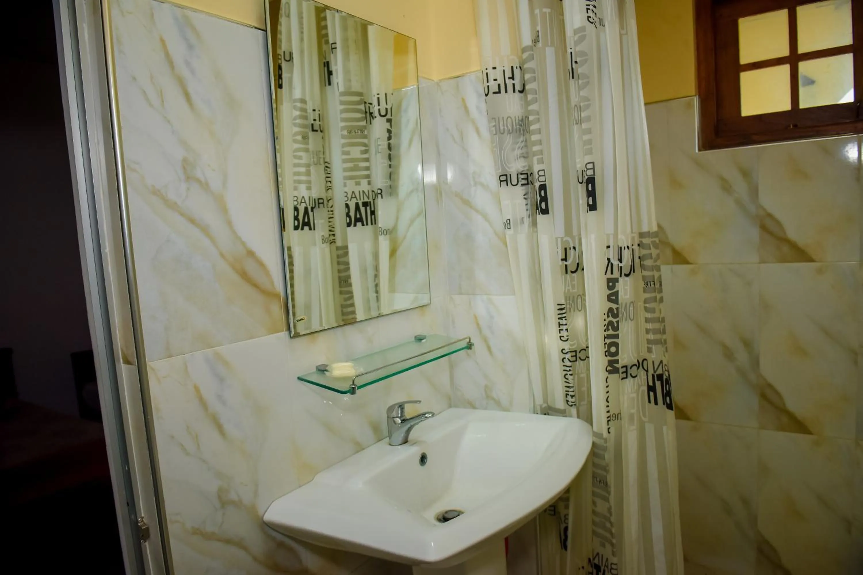 Bathroom in Hotel Mount Valley & Yala Safari