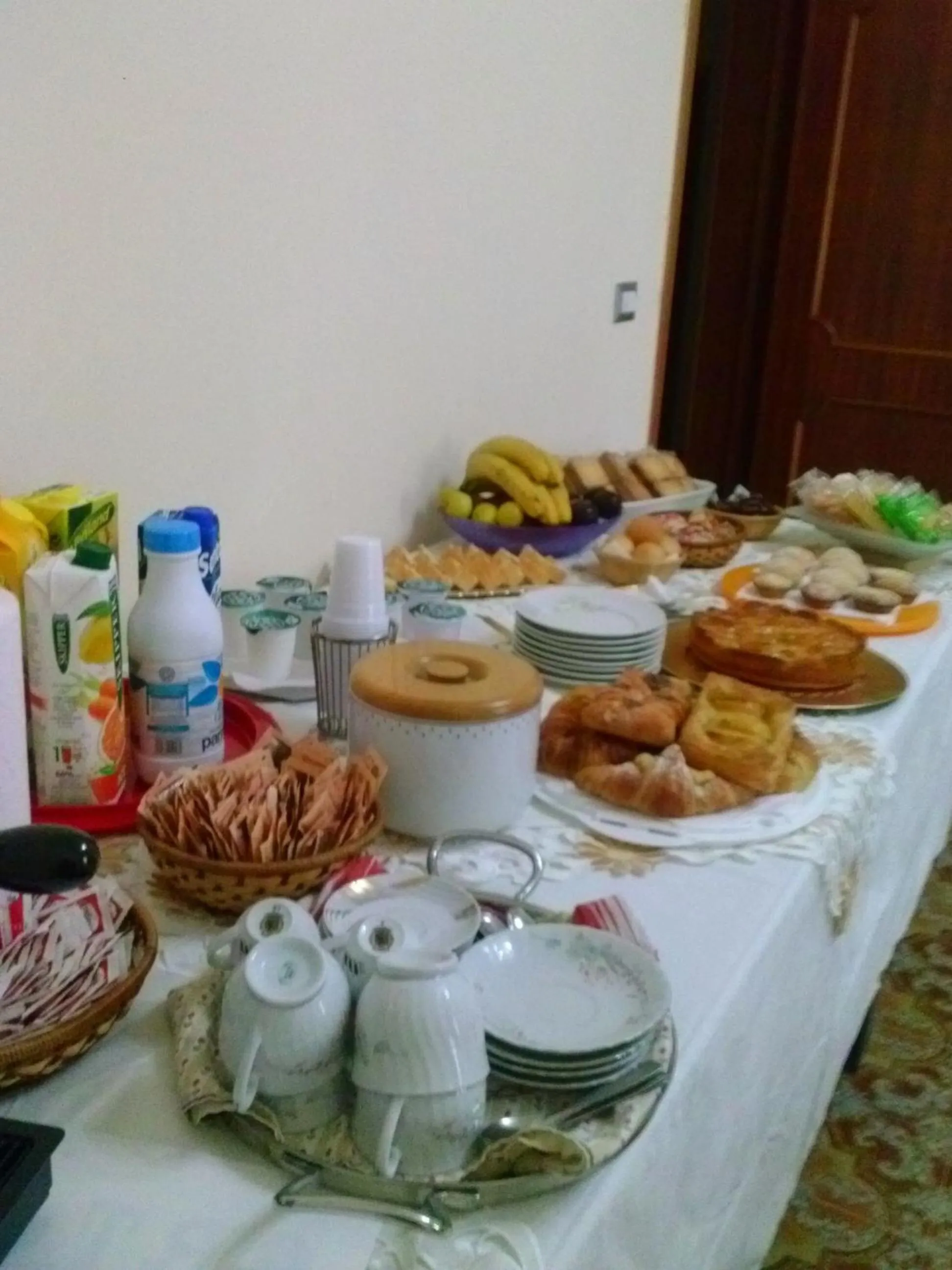 Buffet breakfast in Bed&Breakfast La Cornucopia