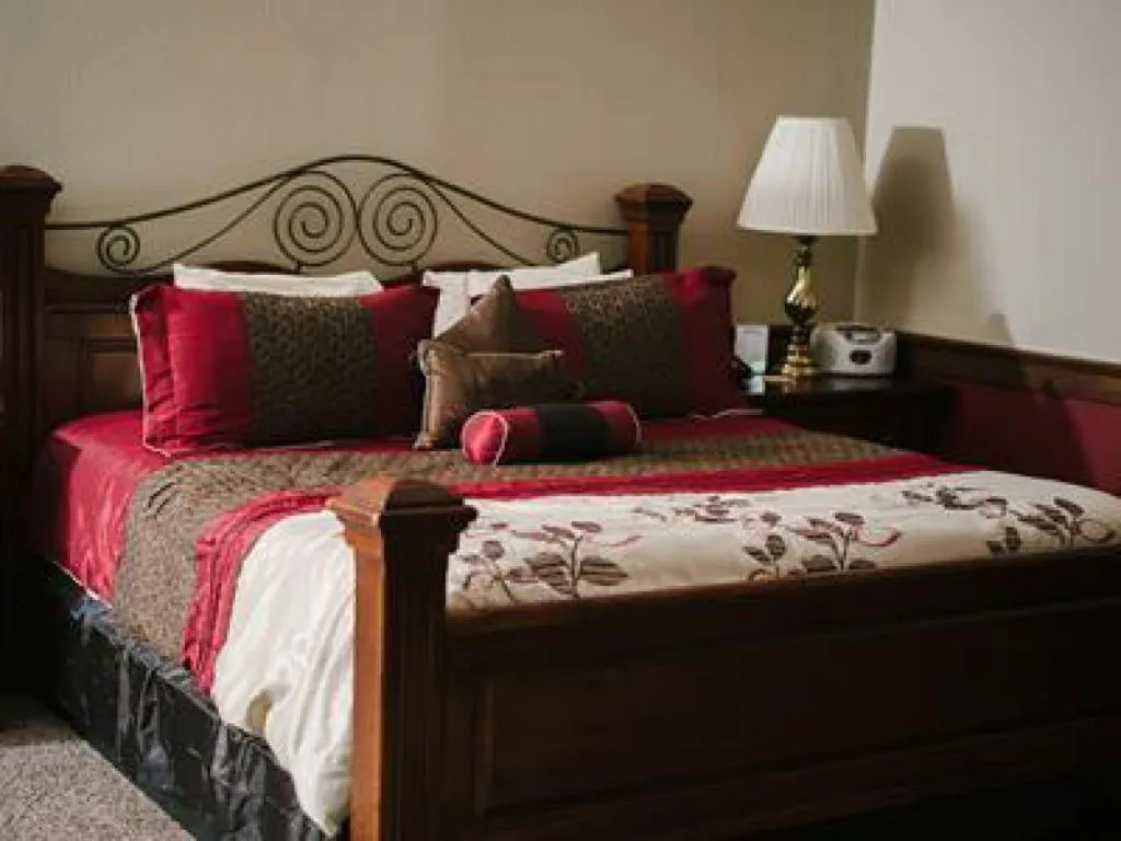 Bedroom, Bed in The Inn at Dresden