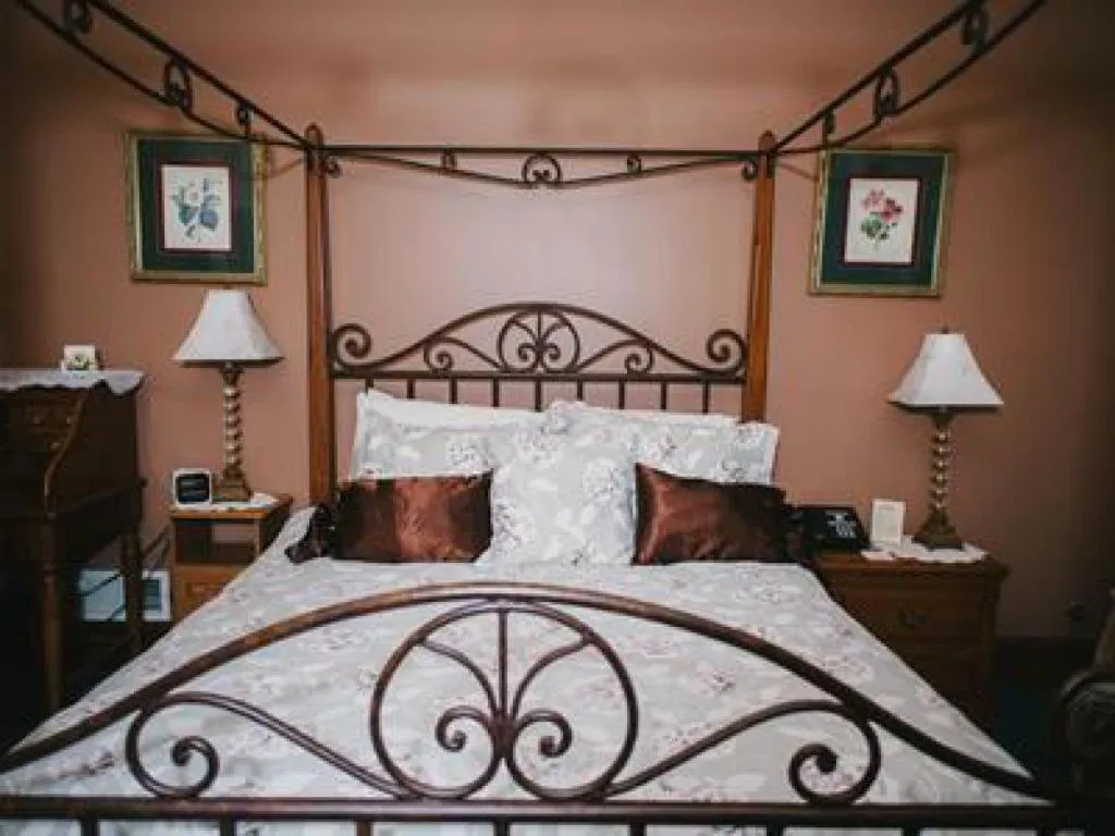 Bedroom, Bed in The Inn at Dresden