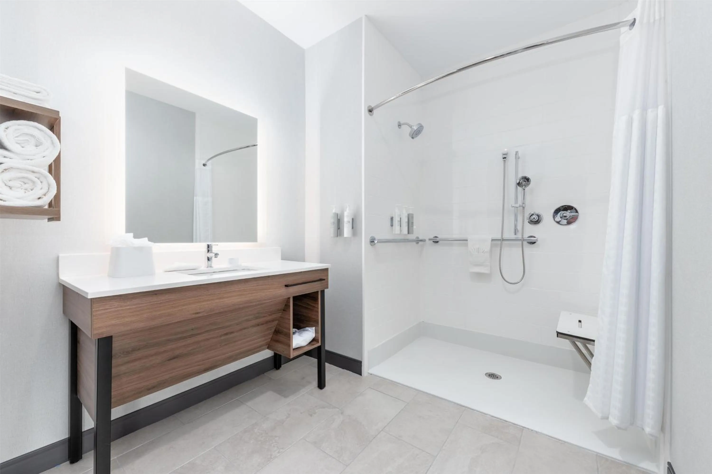 Bathroom in Hampton Inn & Suites Irving Hwy 183