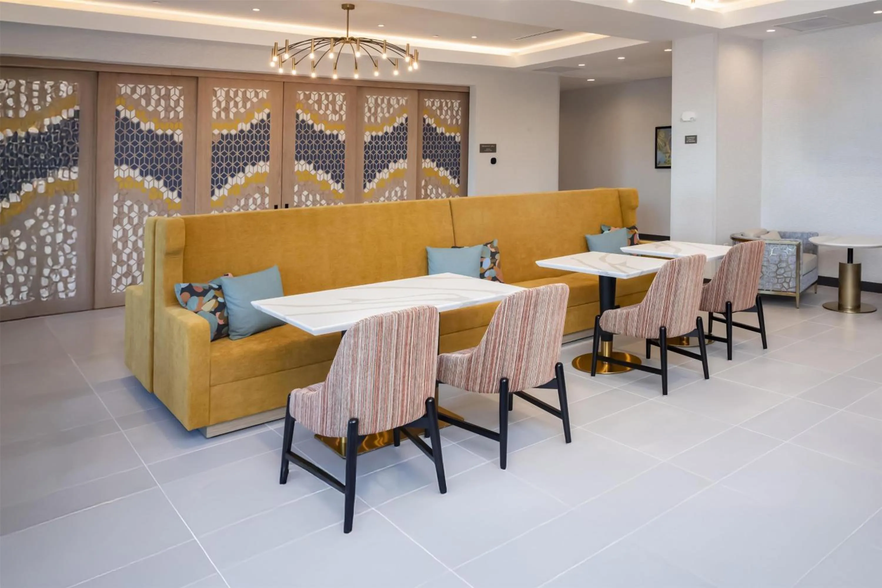 Breakfast in Hampton Inn & Suites Irving Hwy 183