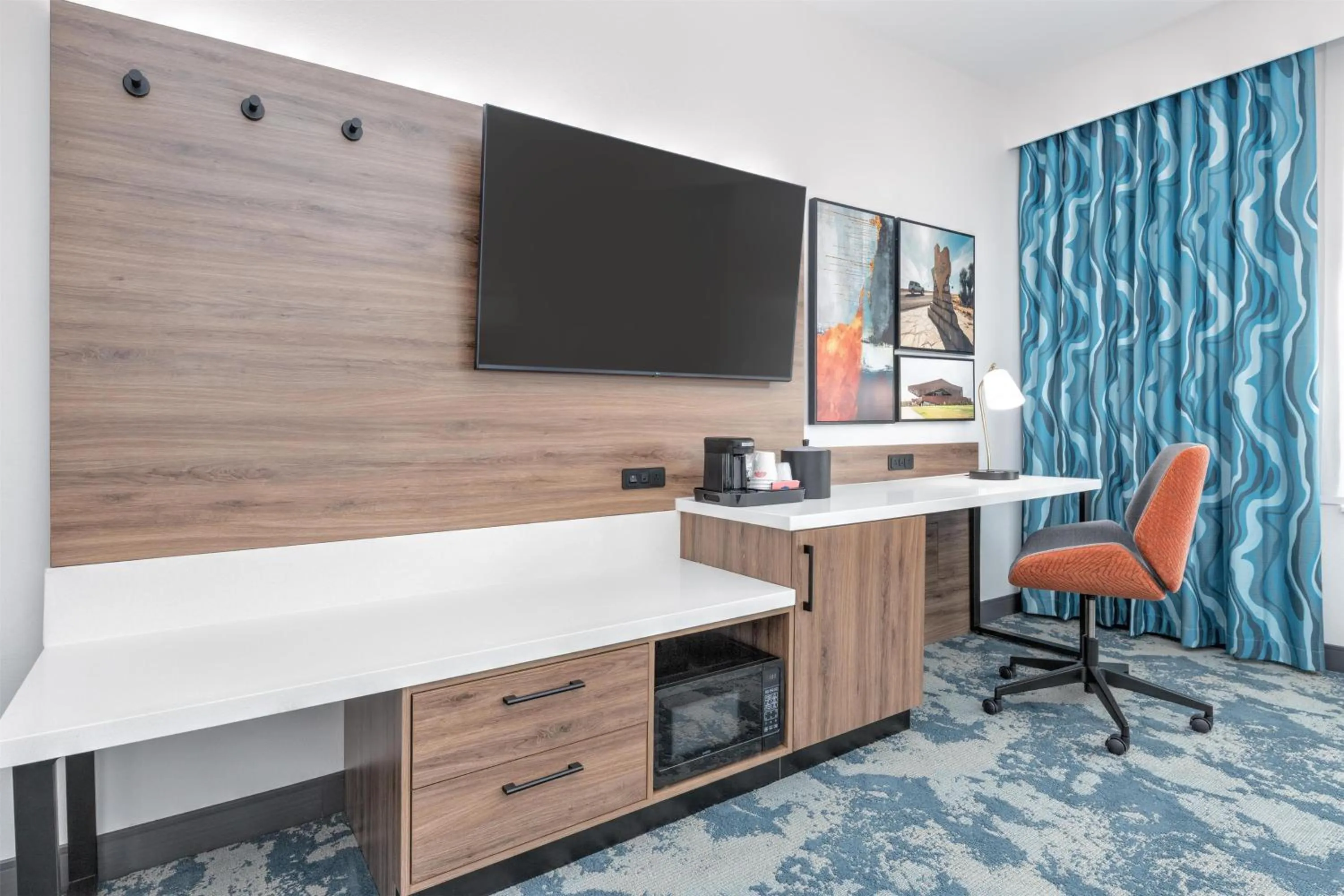 Bedroom in Hampton Inn & Suites Irving Hwy 183