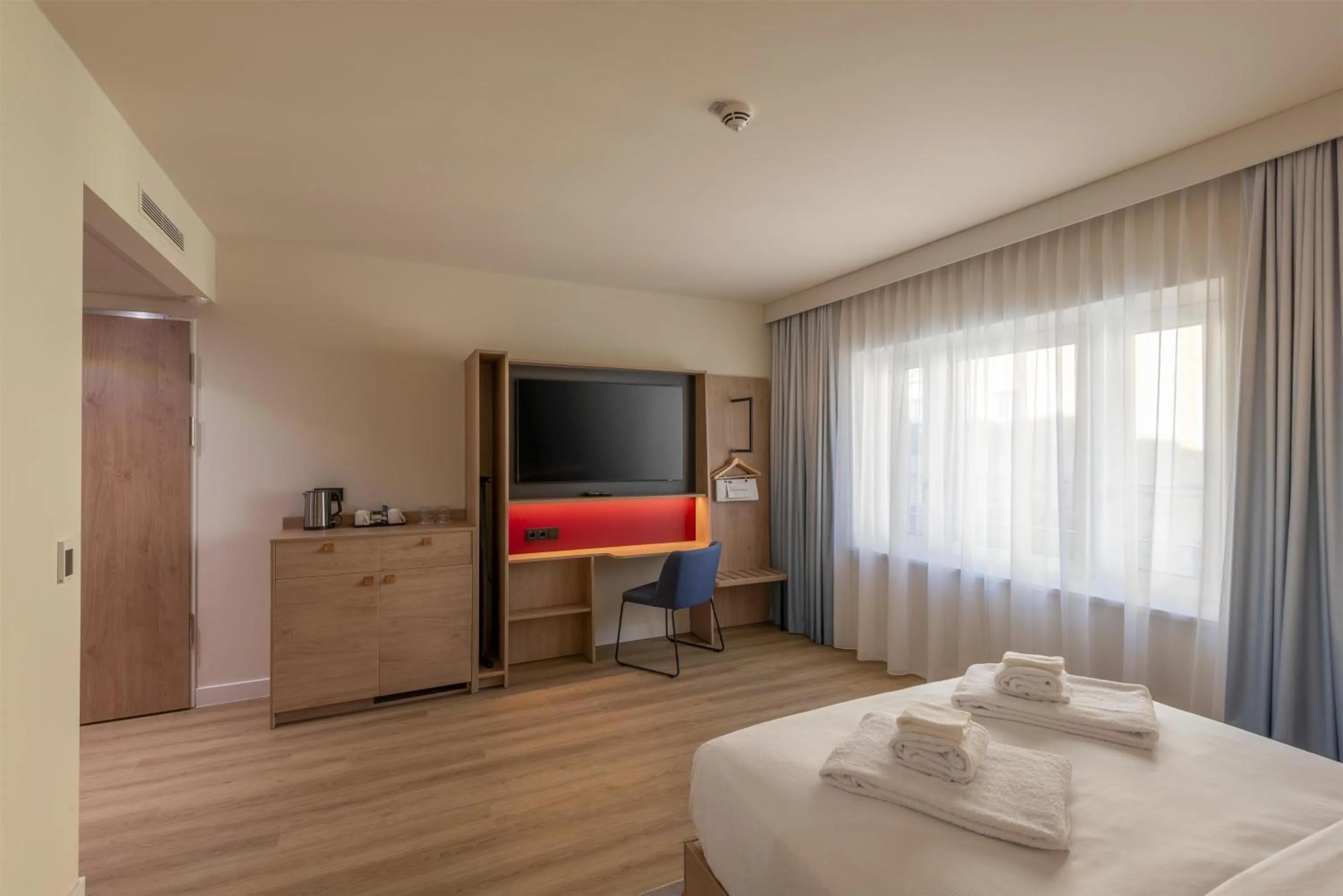 Bedroom, Bed in Hampton By Hilton Dresden City Centre