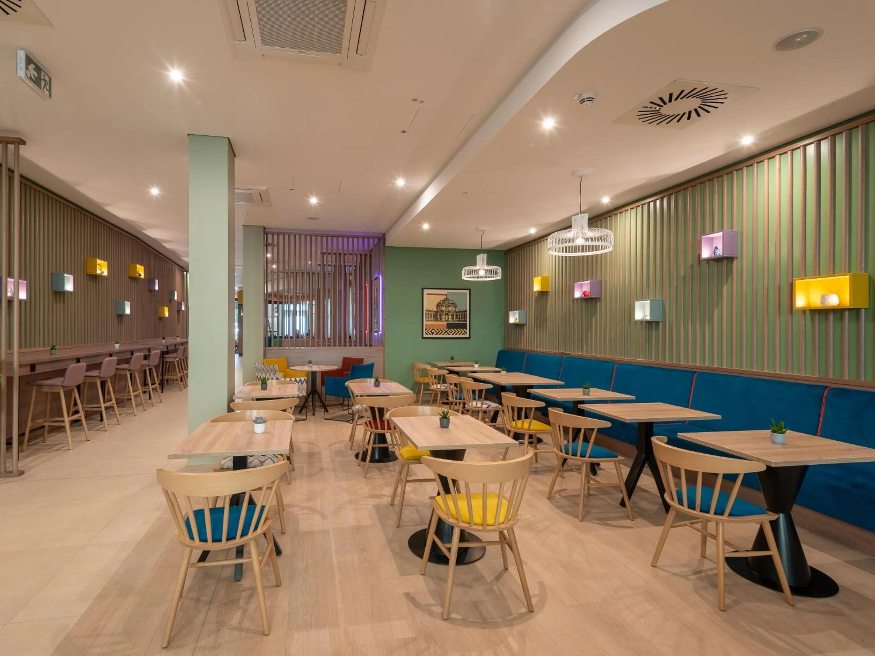 Restaurant/places to eat in Hampton By Hilton Dresden City Centre