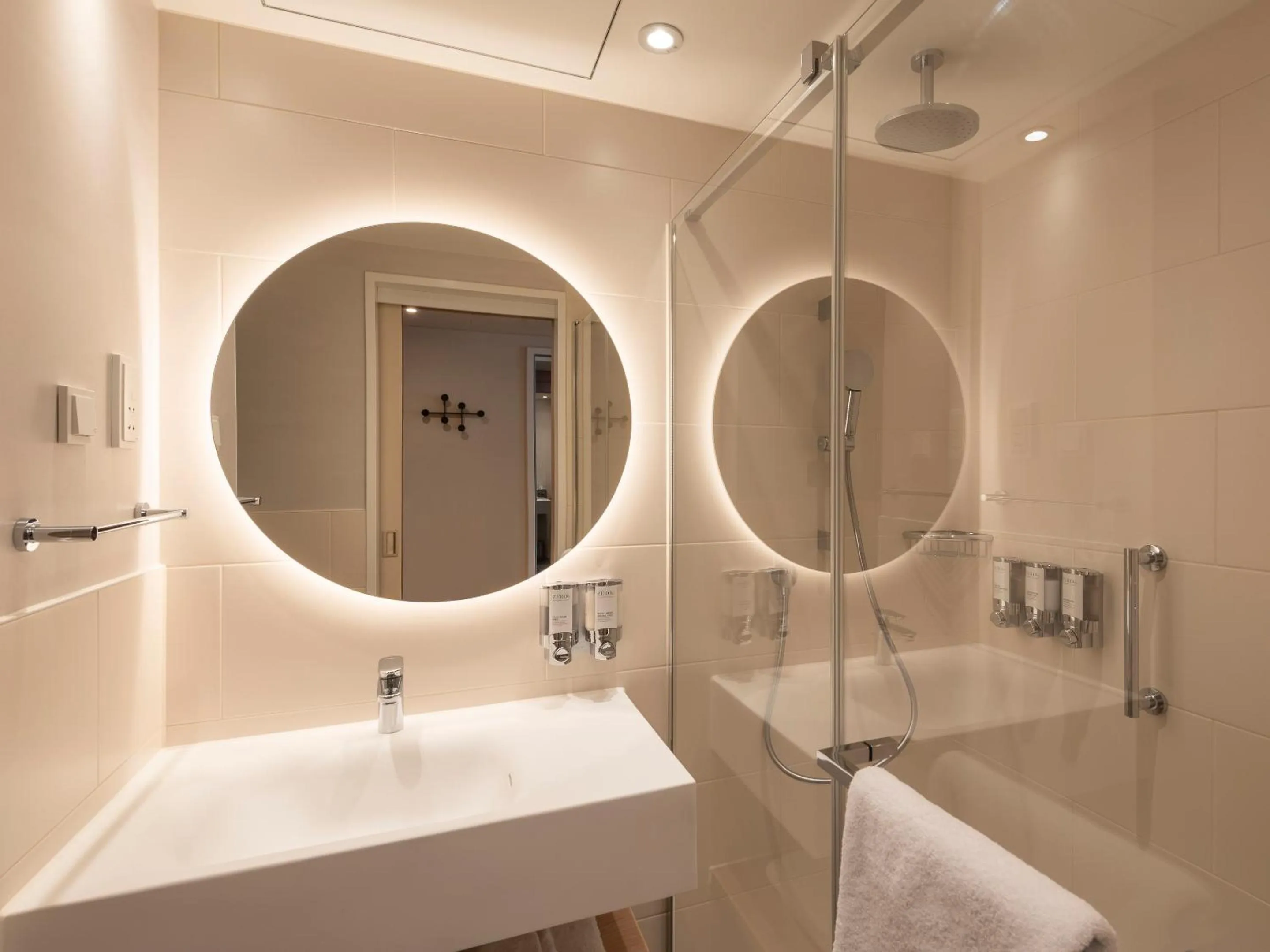 Bathroom in Hampton By Hilton Dresden City Centre