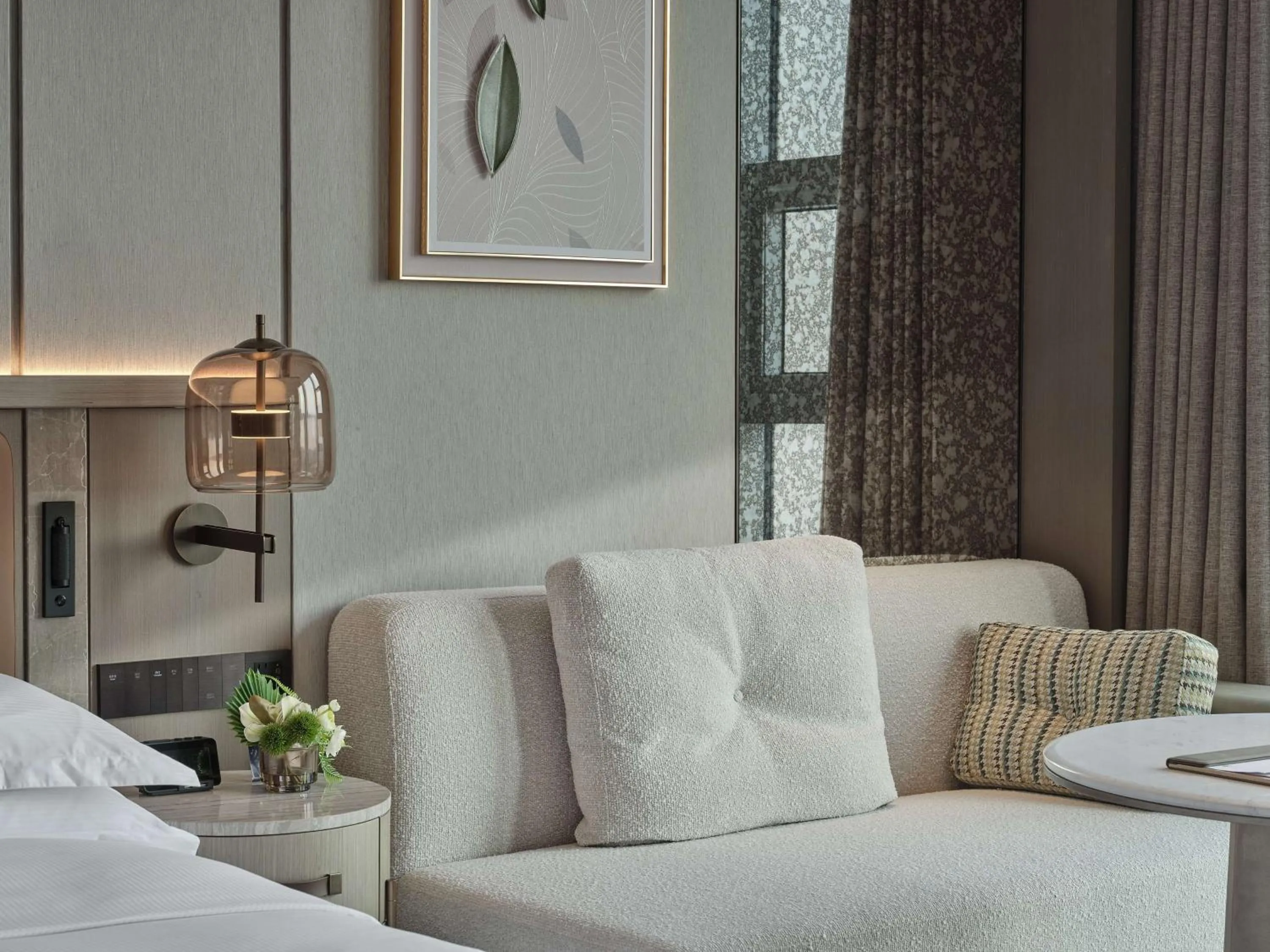 Living room, Bed in Doubletree By Hilton Yanji