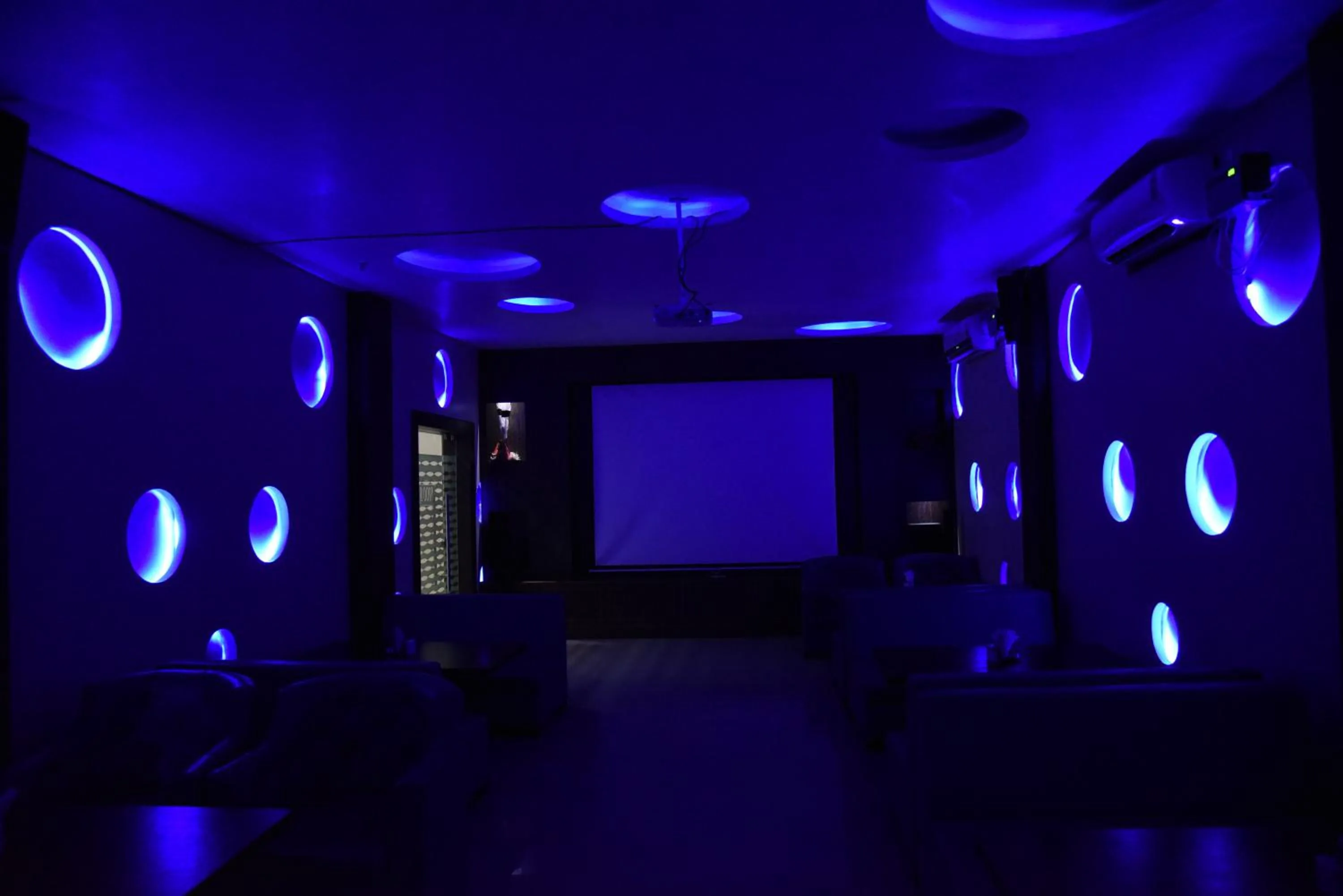 Nightclub / DJ in Hotel Pybss