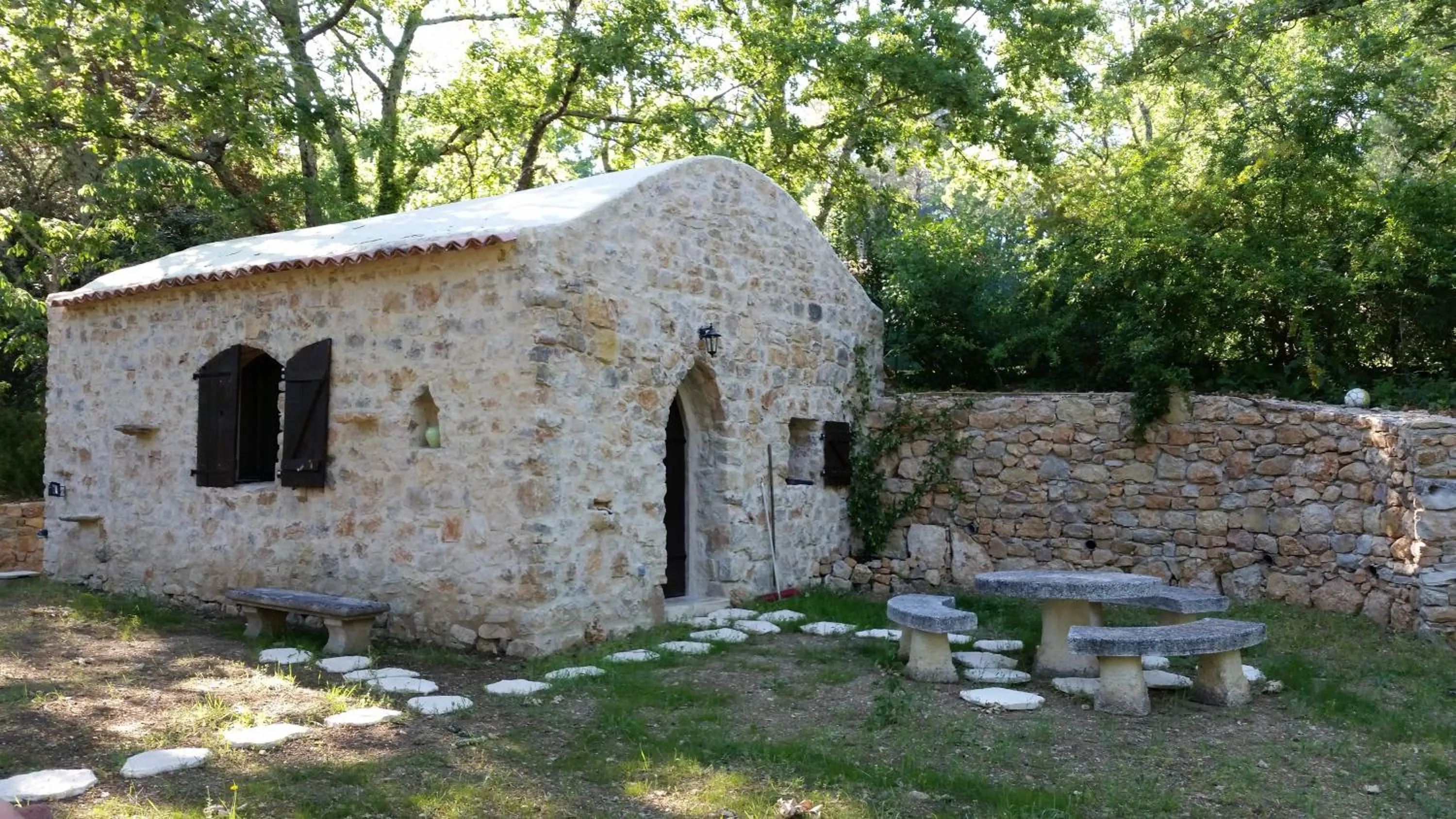 Facade/entrance in Le Donjon des Combes et son Spa