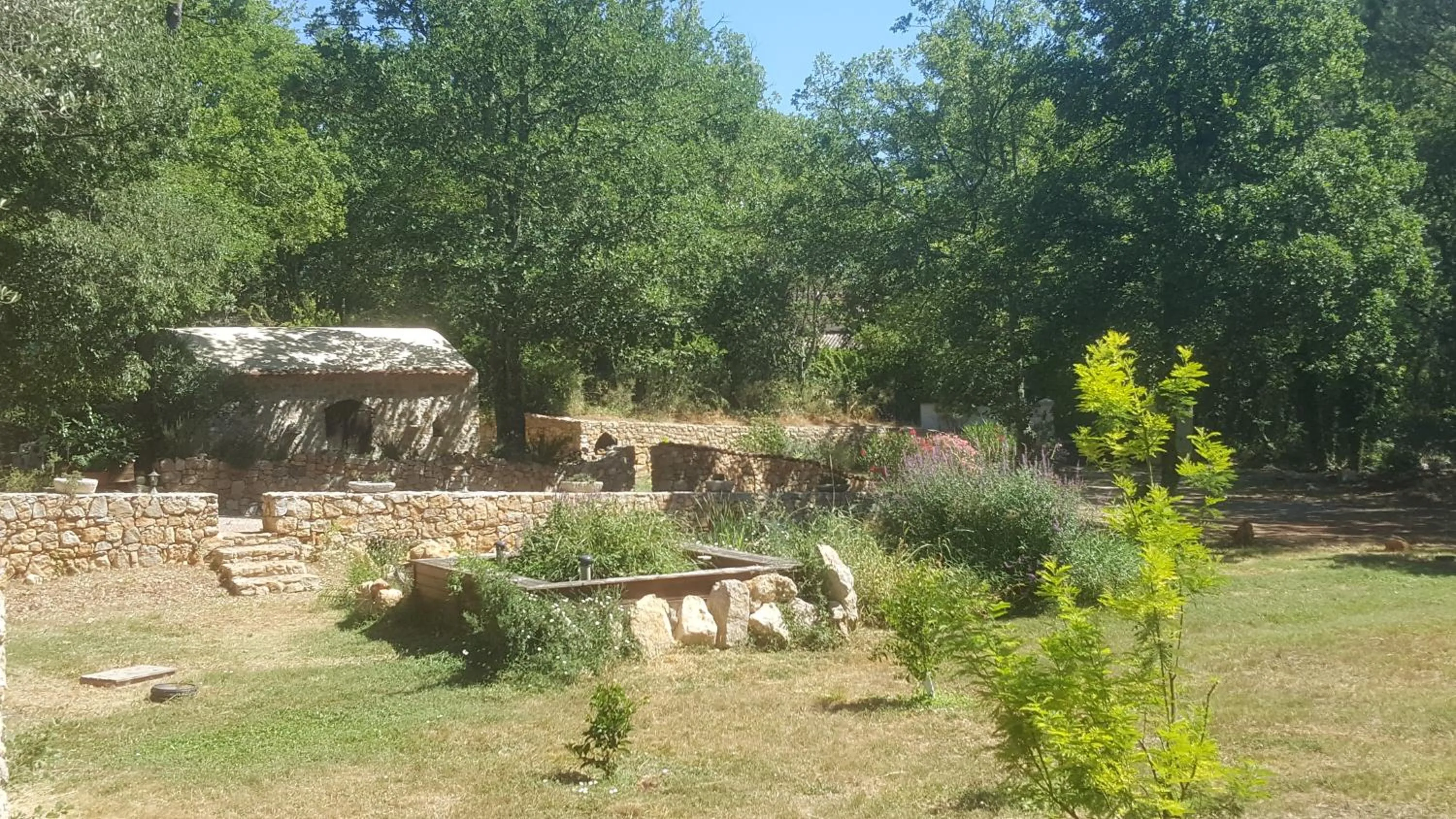 Facade/entrance in Le Donjon des Combes et son Spa