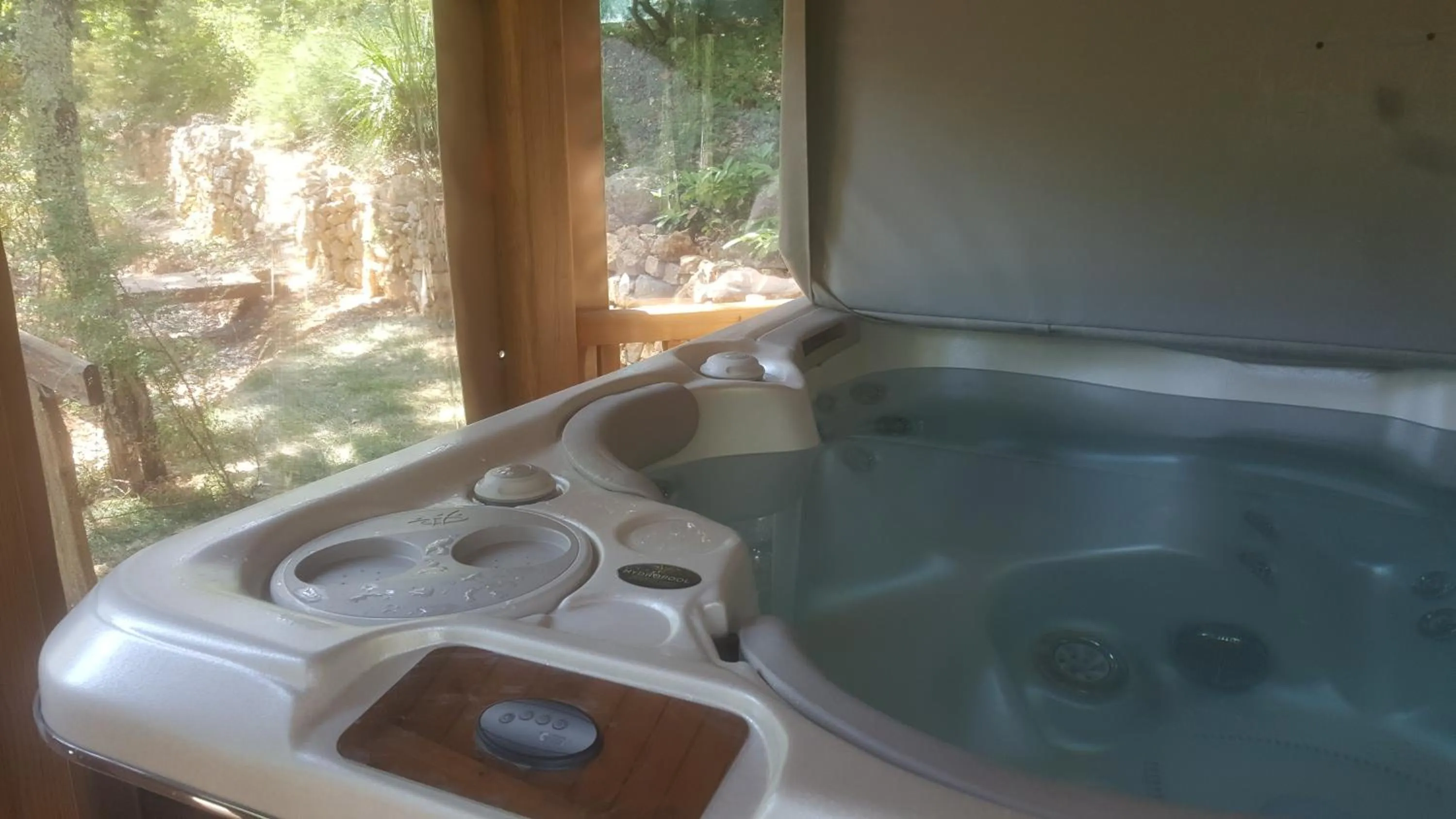Hot Tub in Le Donjon des Combes et son Spa