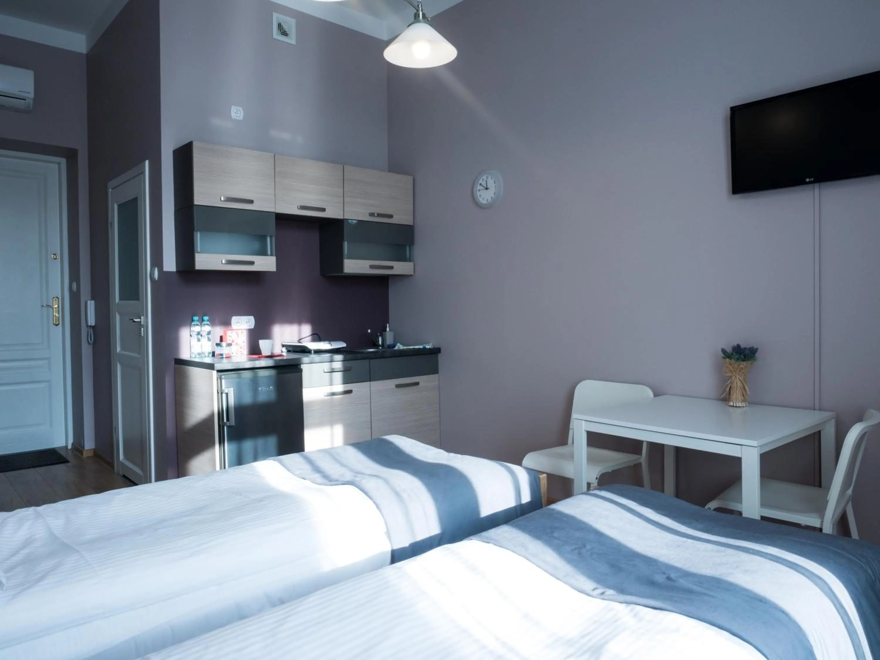 Kitchen or kitchenette, Bed in Just4You Apartments
