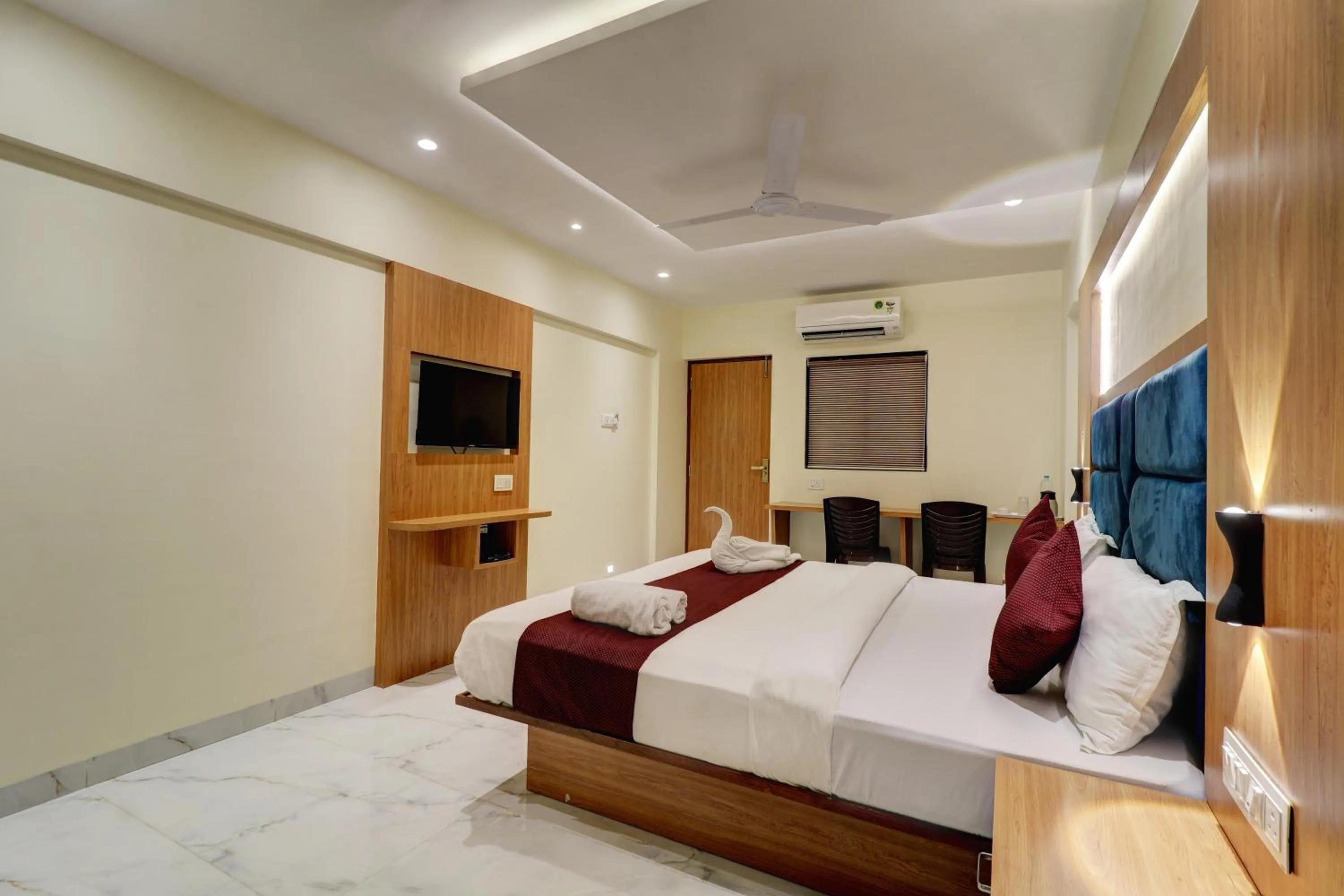 Bedroom, Bed in Hotel Kurla Residency