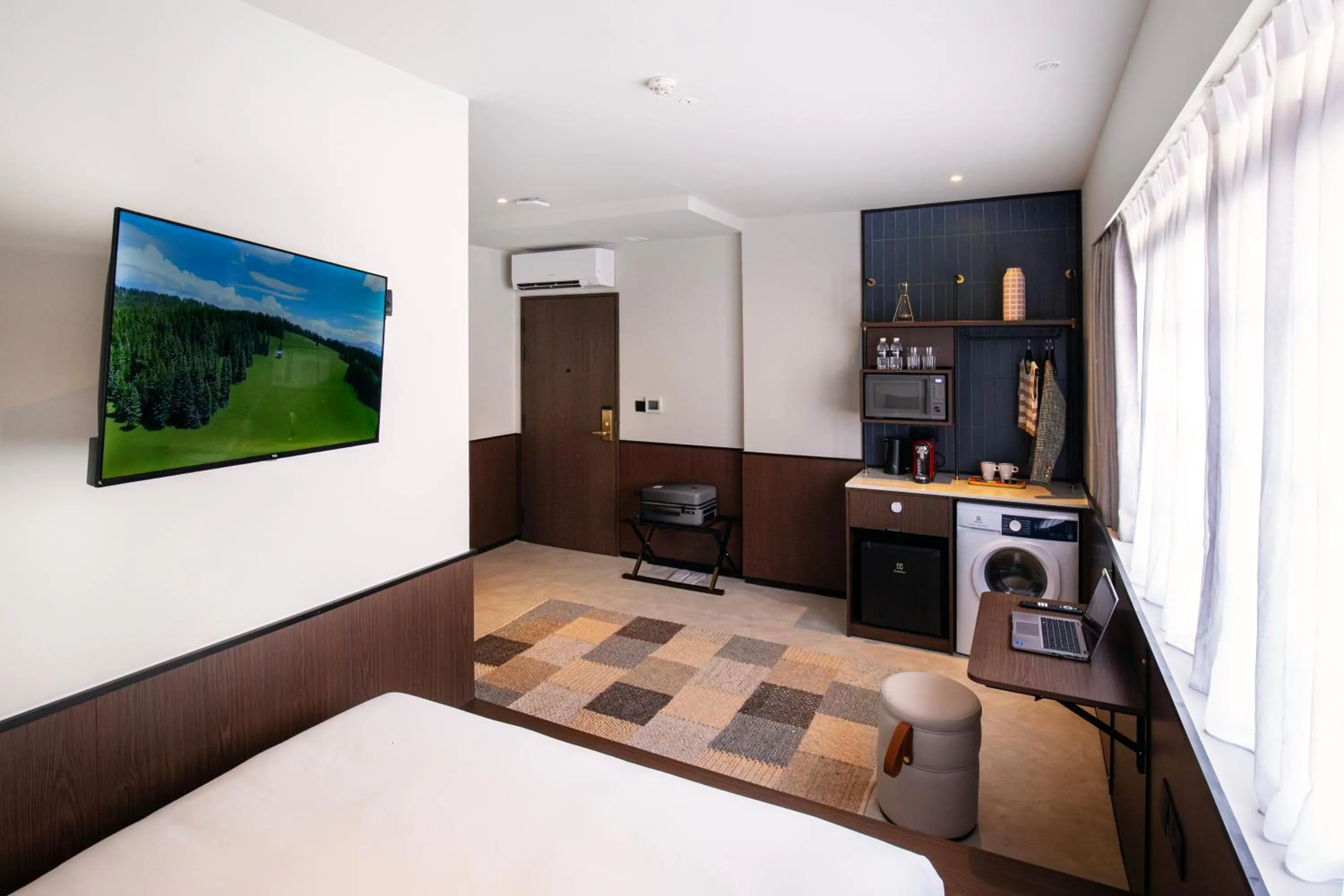 minibar, Bed in Coliwoo Hotel Kampong Glam - CoLiving