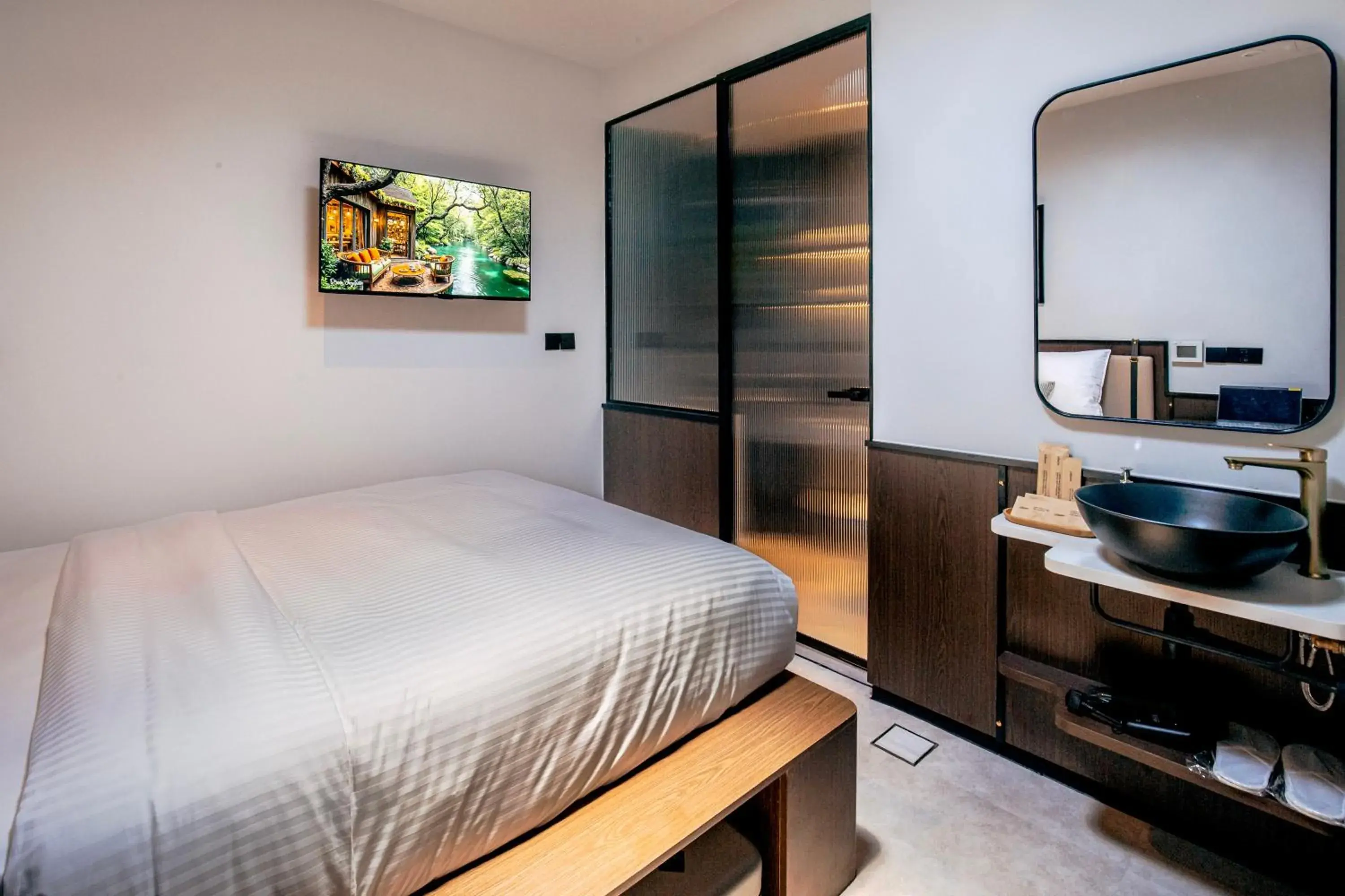 Standard Queen (No Window) in Coliwoo Hotel Kampong Glam - CoLiving Standard Queen (No Window) in Coliwoo Hotel Kampong Glam - CoLiving